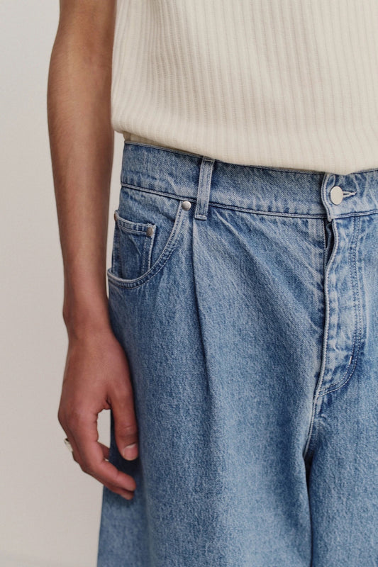 A Kind Of Guise Duma Pleated Denim Worn Denim | Jean Coton Bio Italien
