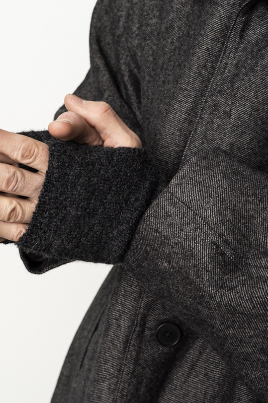 STILL BY HAND Wrist Warmer Alpaca Yarn Charcoal | Mitaines Alpaga Japonais | Edgar Bdx