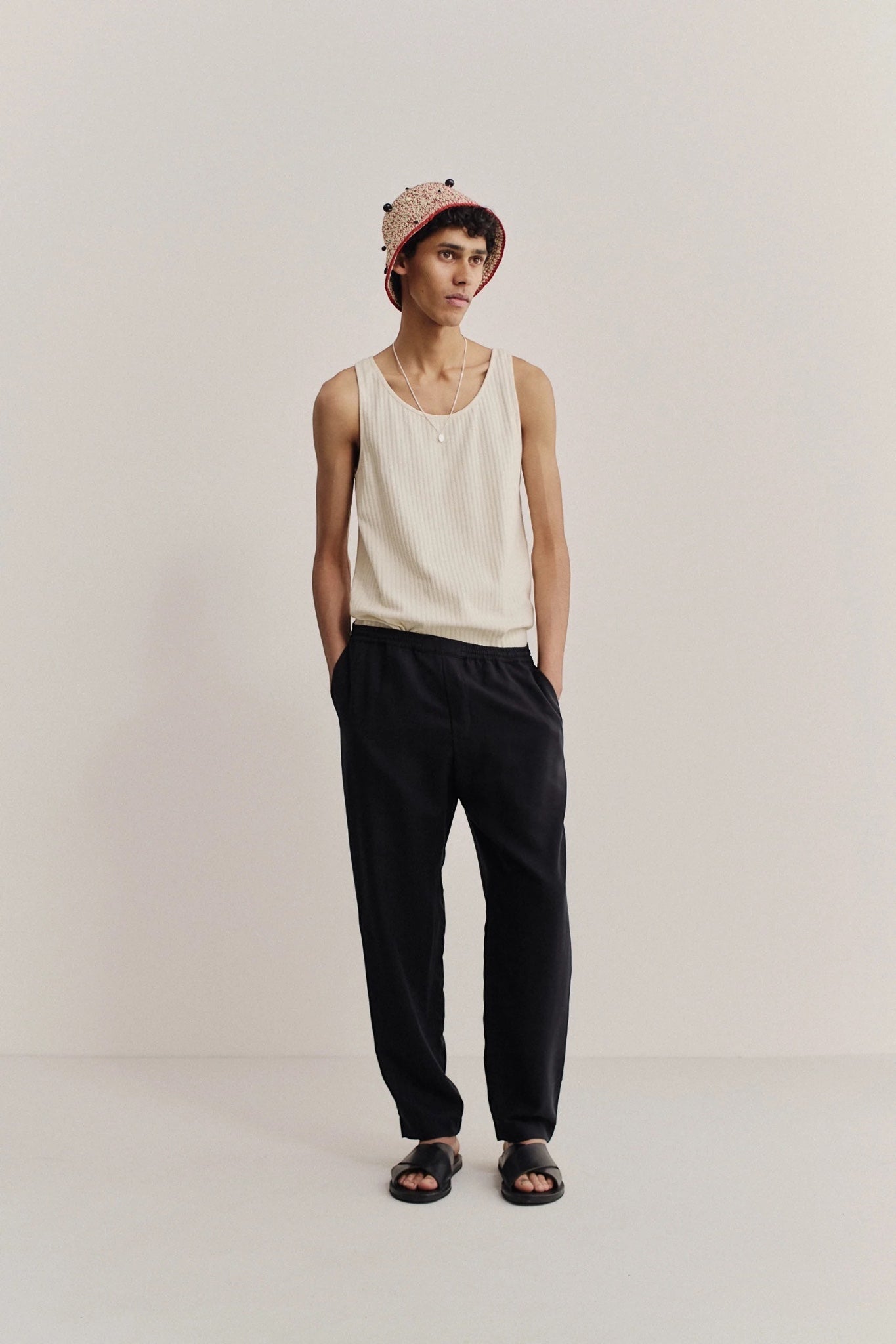 A Kind Of Guise Banasa Pants Soft Black Twill | Pantalon Lyocell Sergé Italien