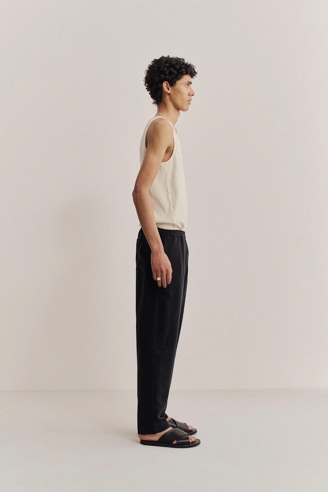 A Kind Of Guise Banasa Pants Soft Black Twill | Pantalon Lyocell Sergé Italien