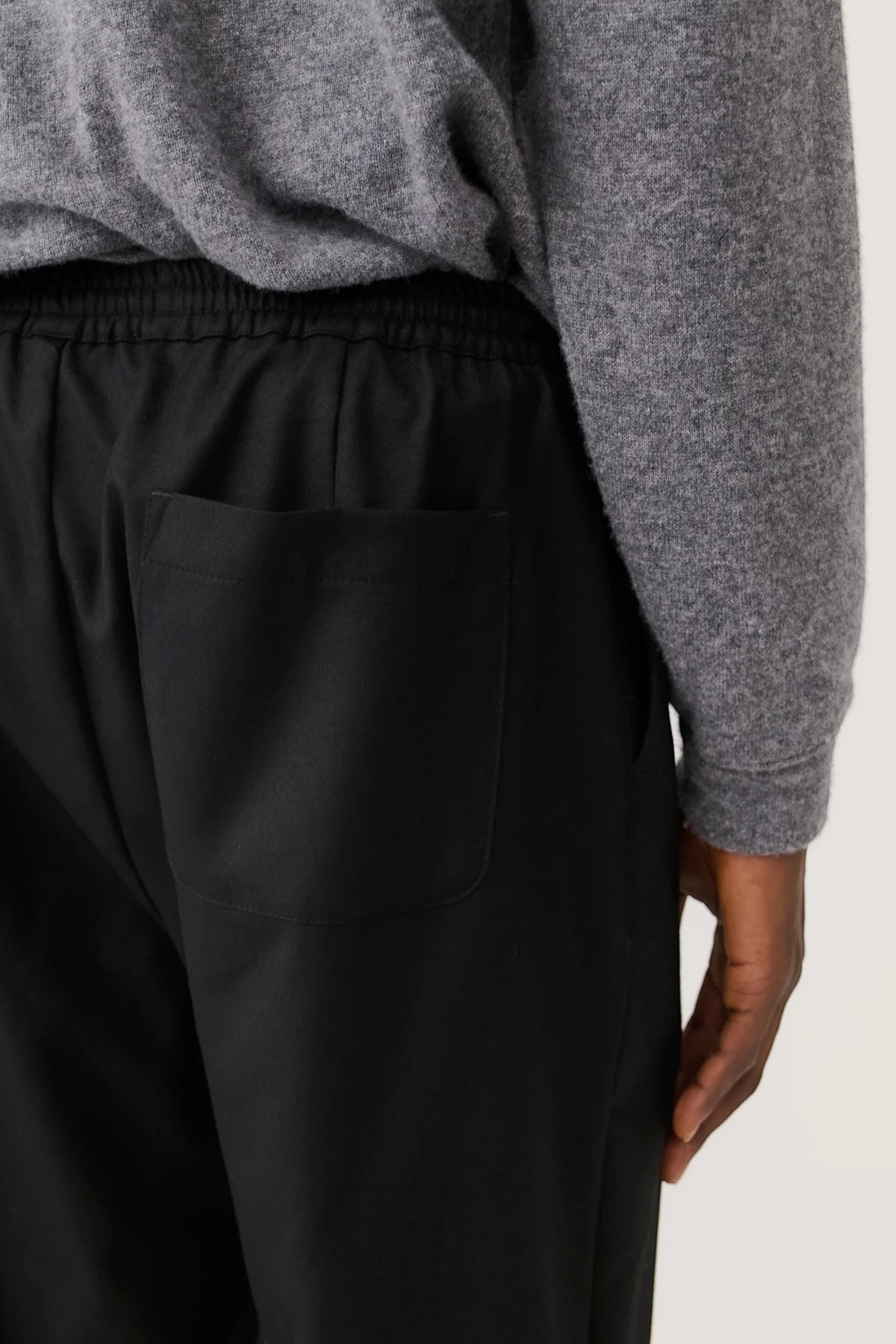 A KIND OF GUISE Banasa Pants Visavis Black | Pantalon Flanelle Laine | Edgar Bdx