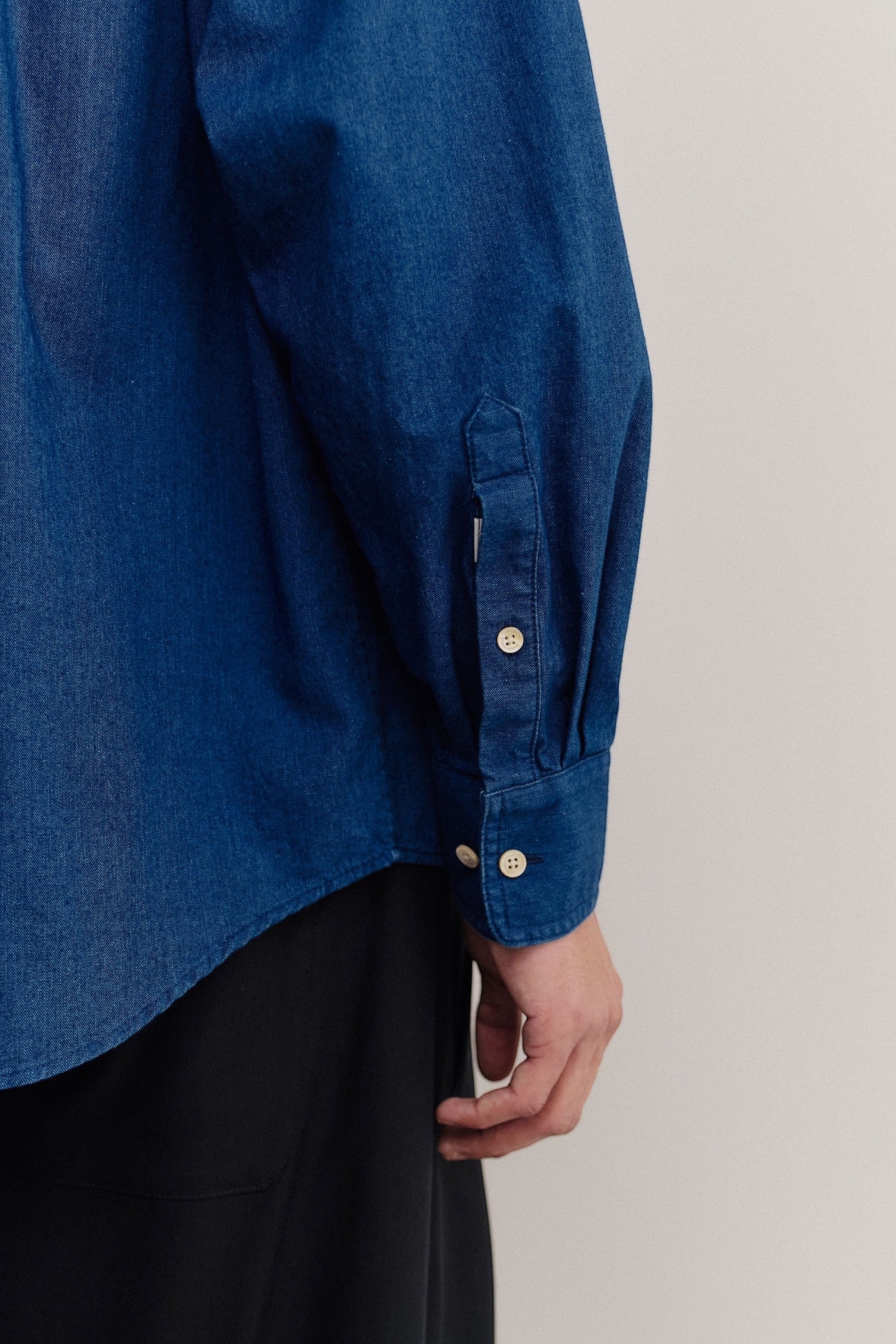 A Kind Of Guise Banita Button Down Shirt Soft Indigo | Chemise Oversize Italienne
