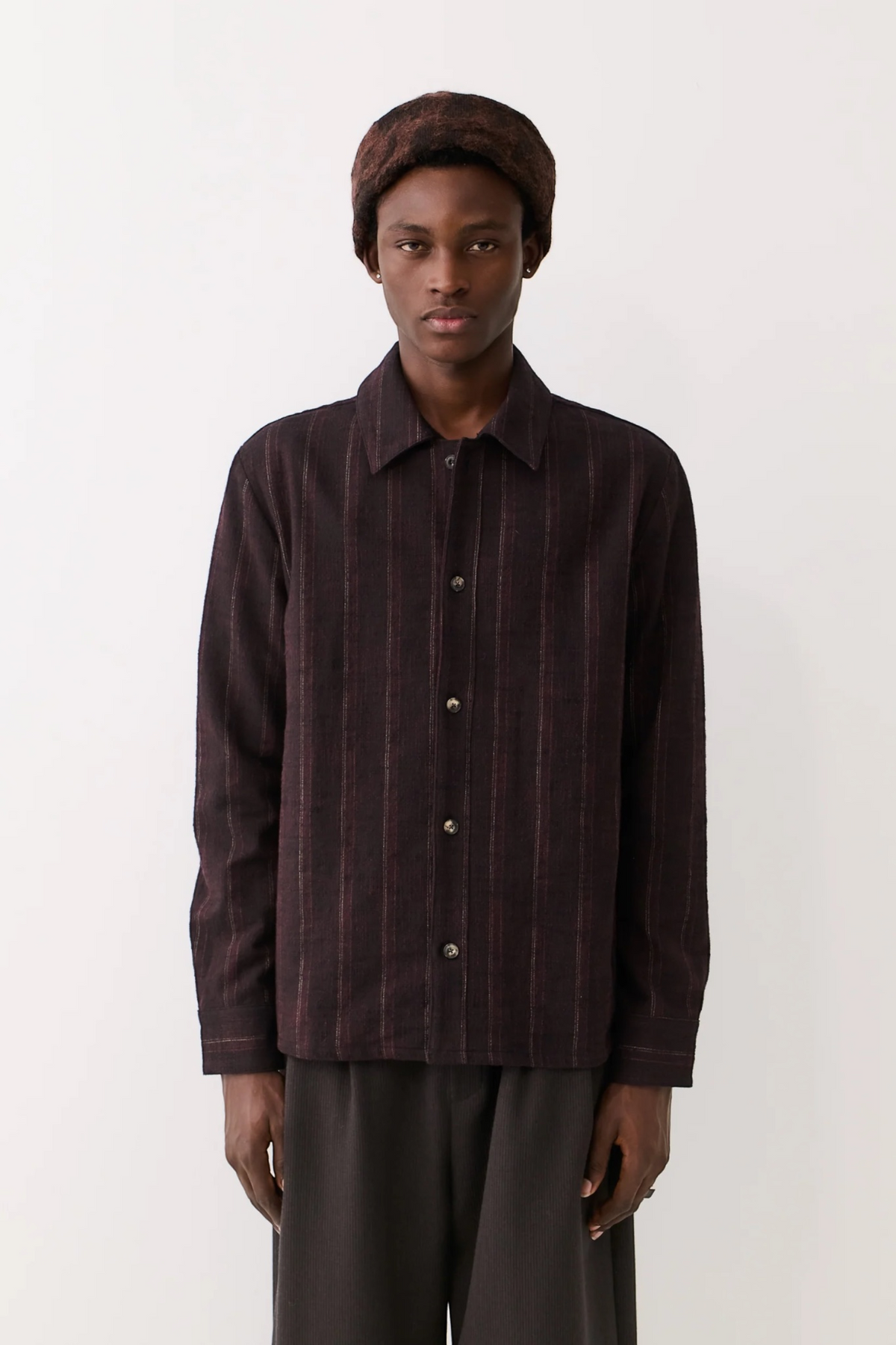 A KIND OF GUISE Cullu Overshirt Black Wine Line | Edgar Bdx