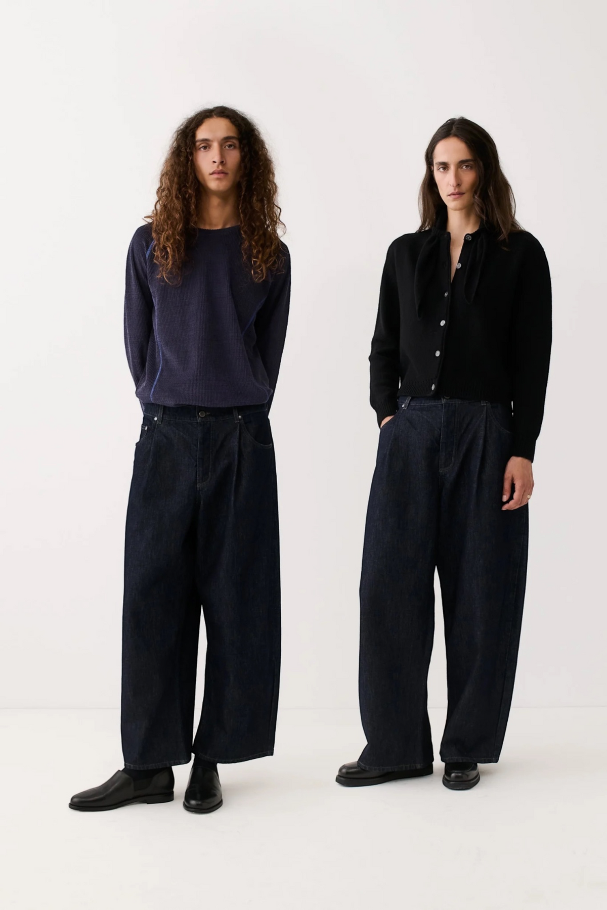 A KIND OF GUISE Duma Pleated Denim Almost Raw | Jean Plissé | Edgar Bdx