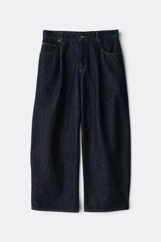 A KIND OF GUISE Duma Pleated Denim Almost Raw | Jean Plissé | Edgar Bdx