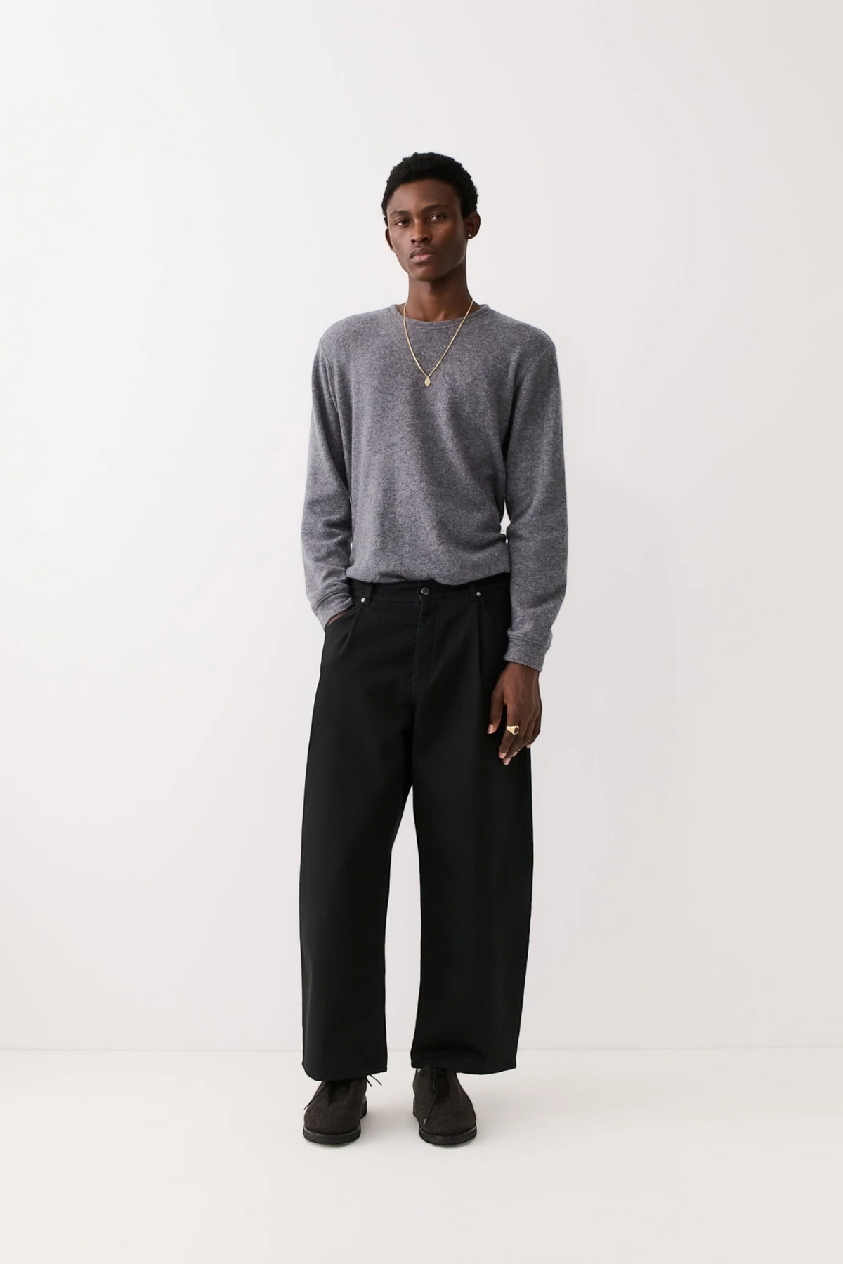 A KIND OF GUISE Duma Pleated Denim Coal Treasure | Jean Plissé | Edgar Bdx