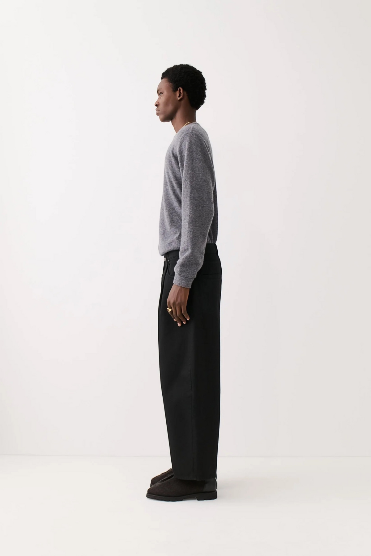 A KIND OF GUISE Duma Pleated Denim Coal Treasure | Jean Plissé | Edgar Bdx
