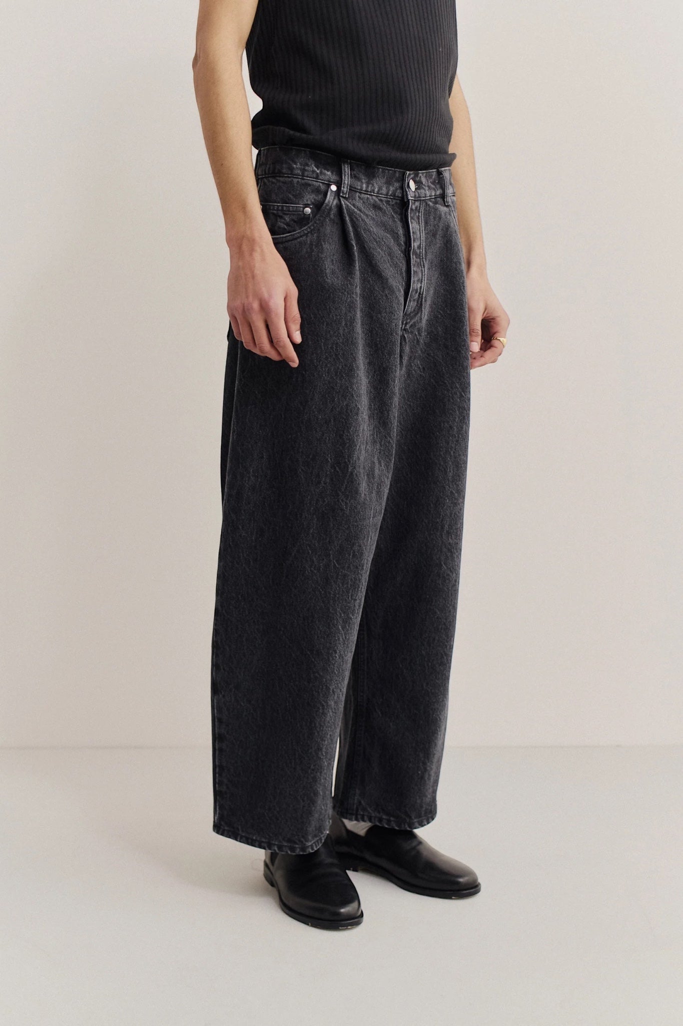A Kind Of Guise Duma Pleated Denim Grey Denim | Jean Coton Bio Italien