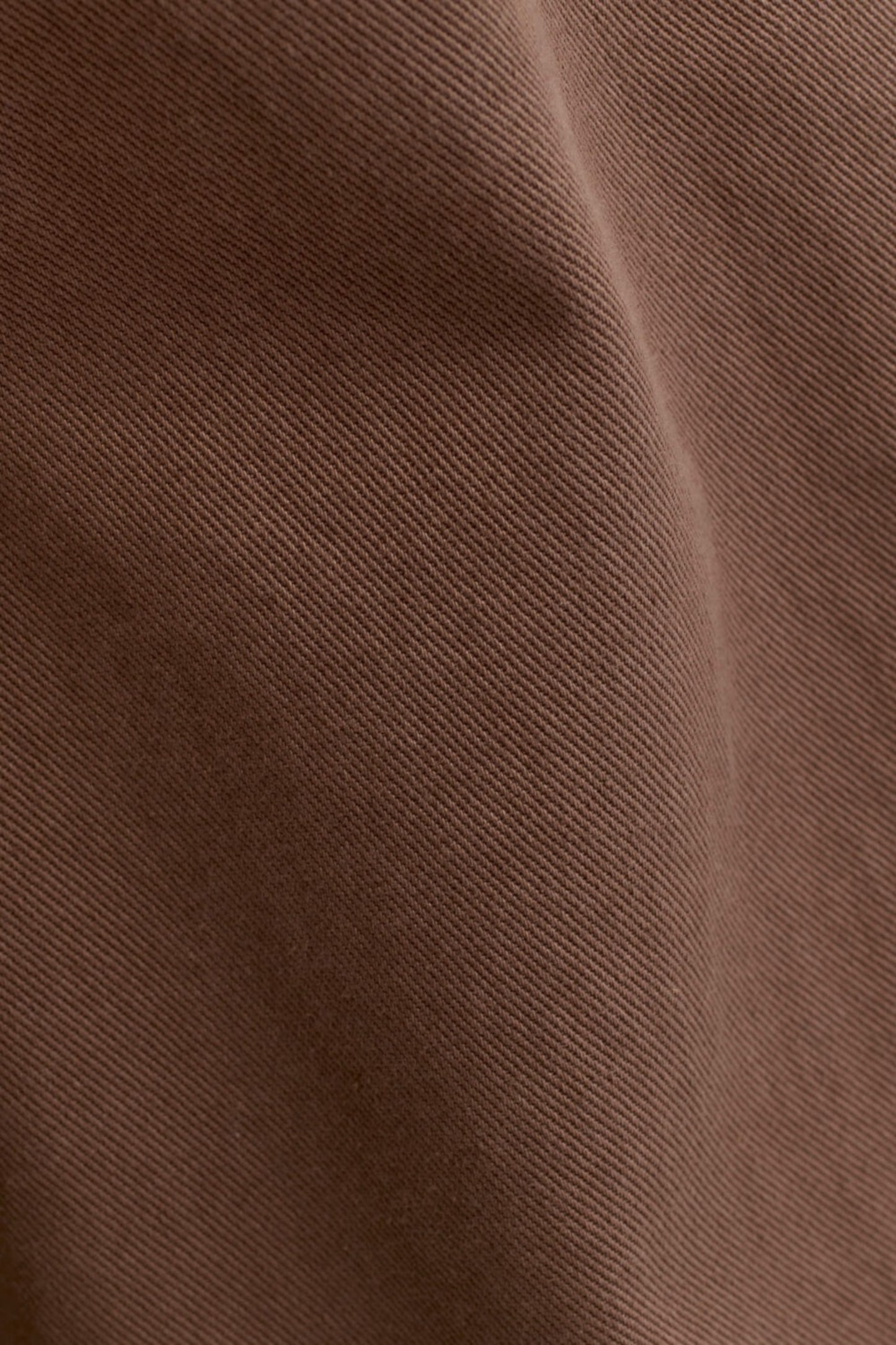 A KIND OF GUISE Duma Pleated Denim Washed Brown Twill | Jean Plissé | Edgar Bdx