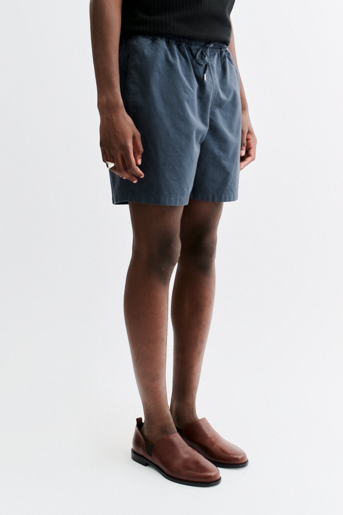 A Kind Of Guise Volta Shorts River Blue | Short Coton Lin Teint en Pièce