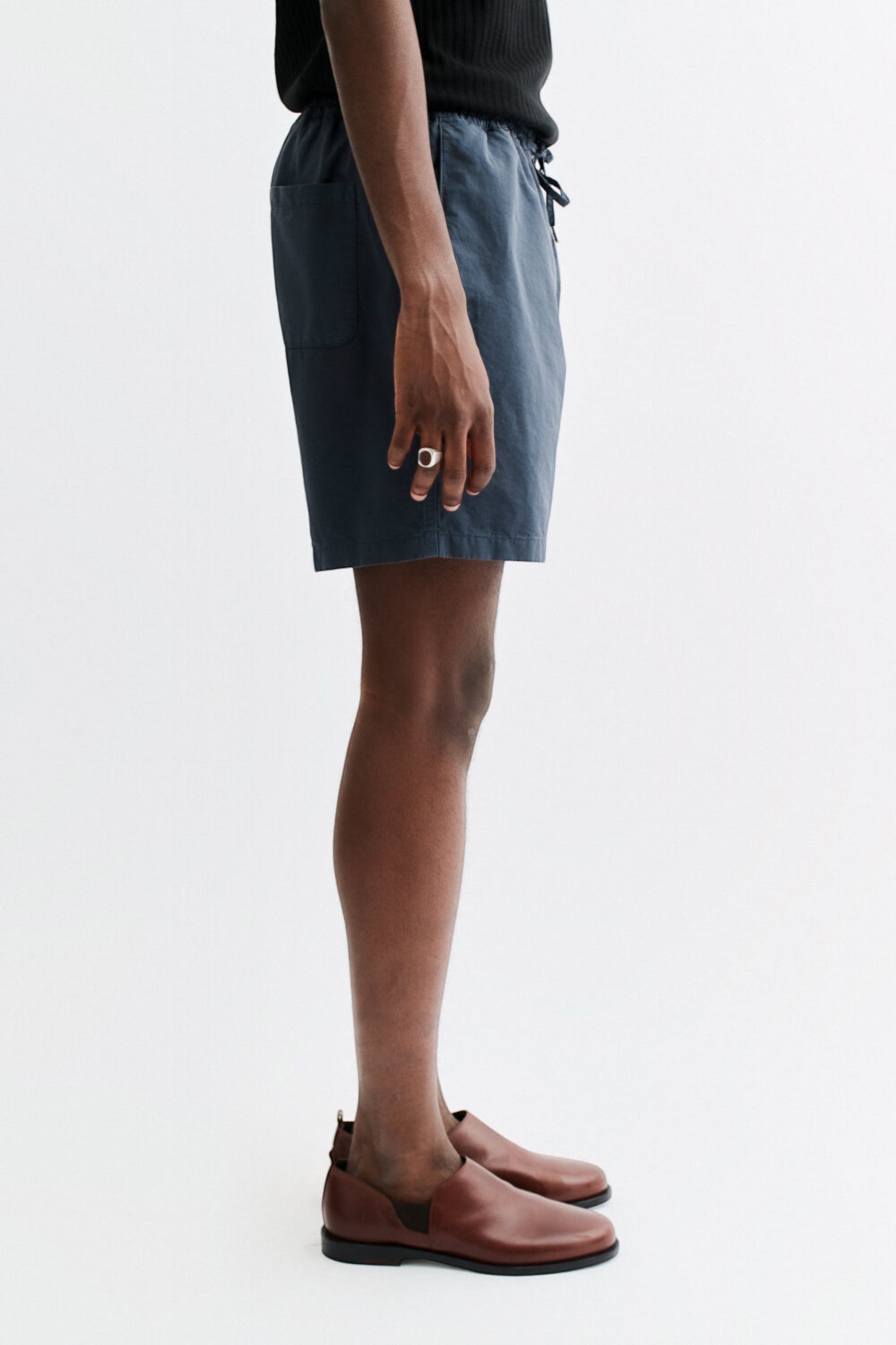 A Kind Of Guise Volta Shorts River Blue | Short Coton Lin Teint en Pièce