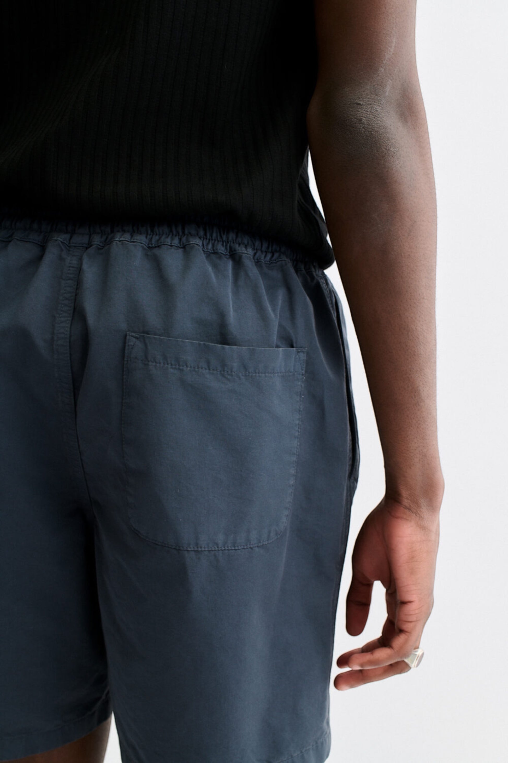 A Kind Of Guise Volta Shorts River Blue | Short Coton Lin Teint en Pièce