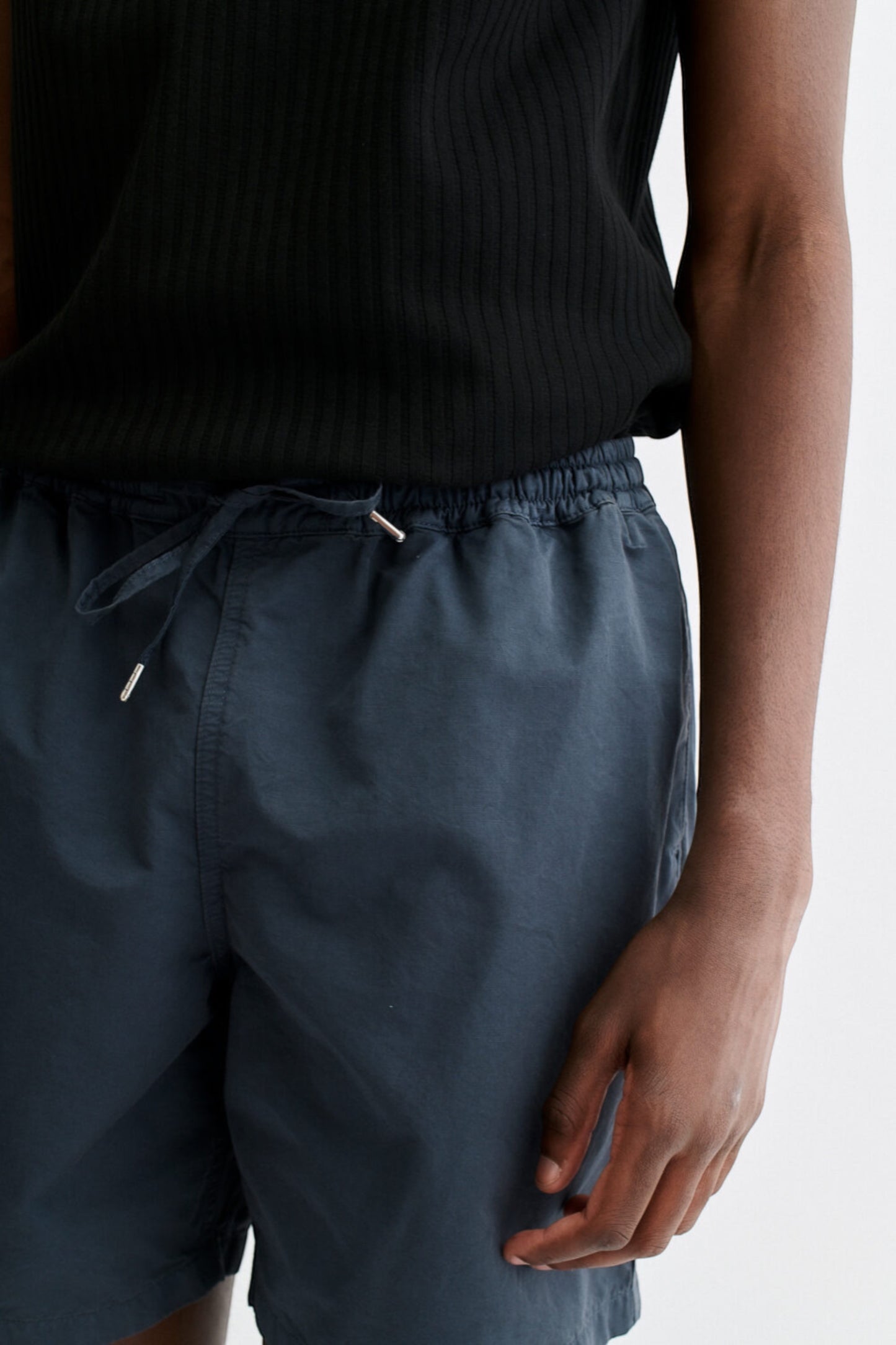 A Kind Of Guise Volta Shorts River Blue | Short Coton Lin Teint en Pièce