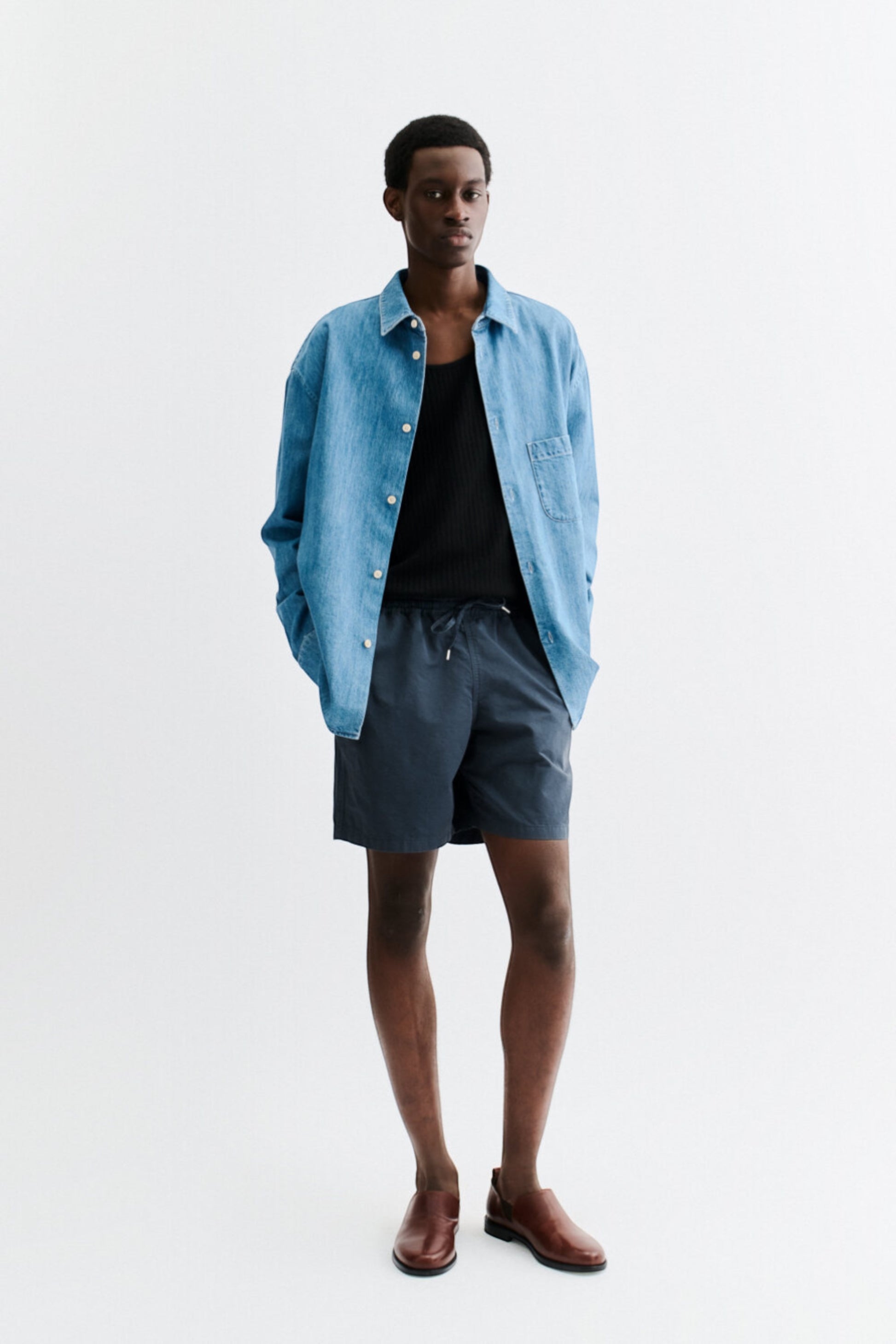A Kind Of Guise Volta Shorts River Blue | Short Coton Lin Teint en Pièce