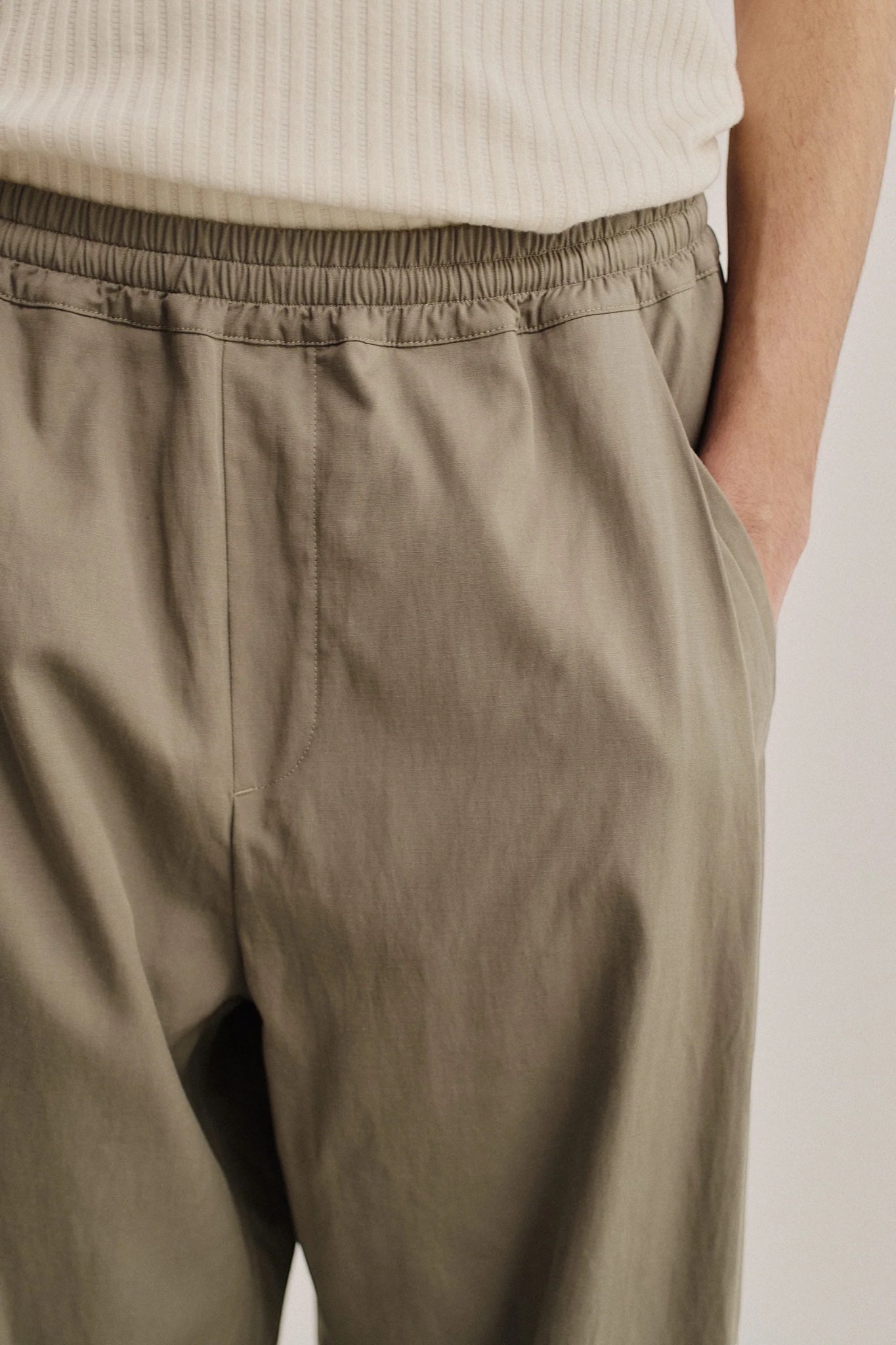 A Kind Of Guise Wewa Wide Trousers Sun Bleached Sage | Pantalon Large Lyocell Lin