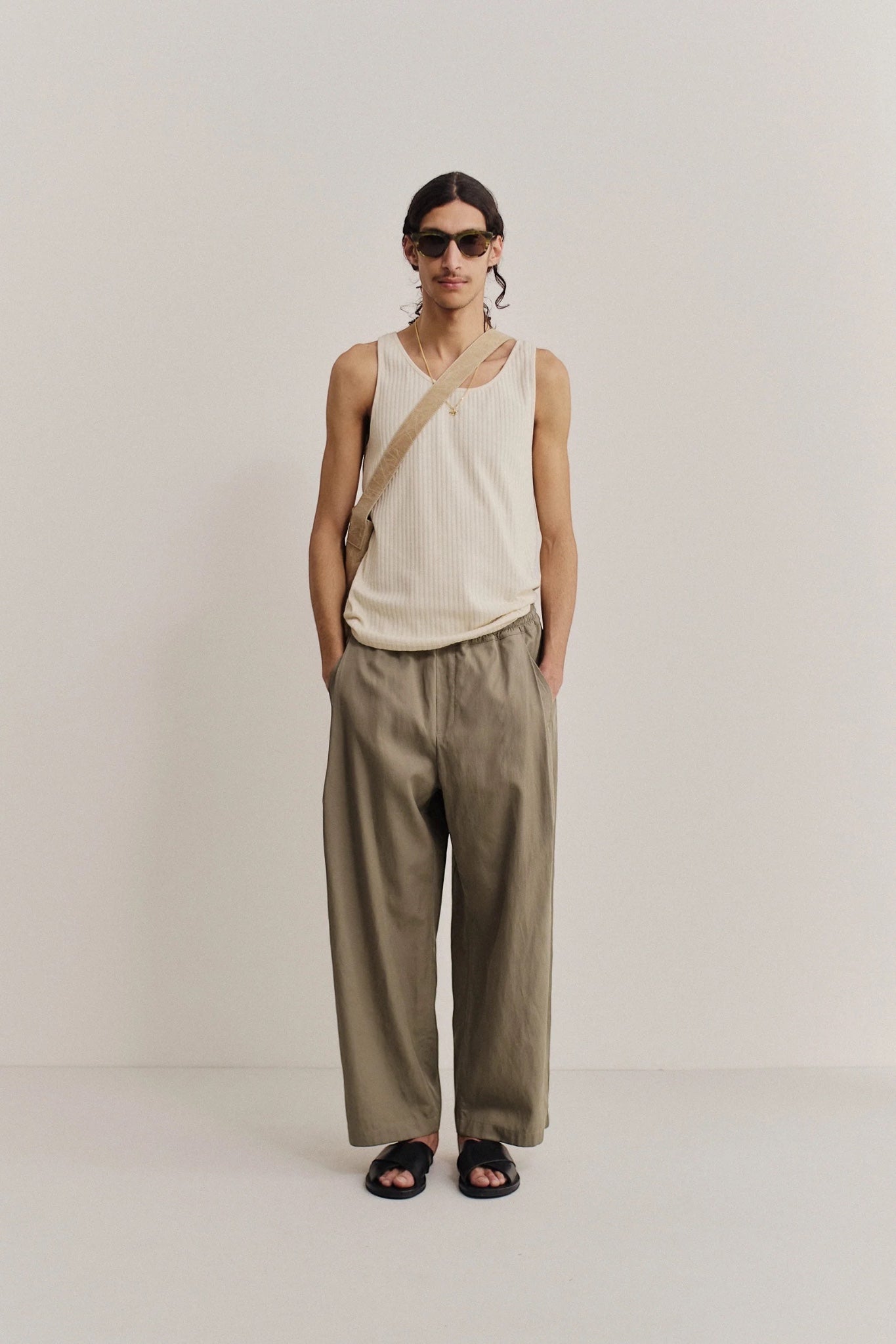 A Kind Of Guise Wewa Wide Trousers Sun Bleached Sage | Pantalon Large Lyocell Lin