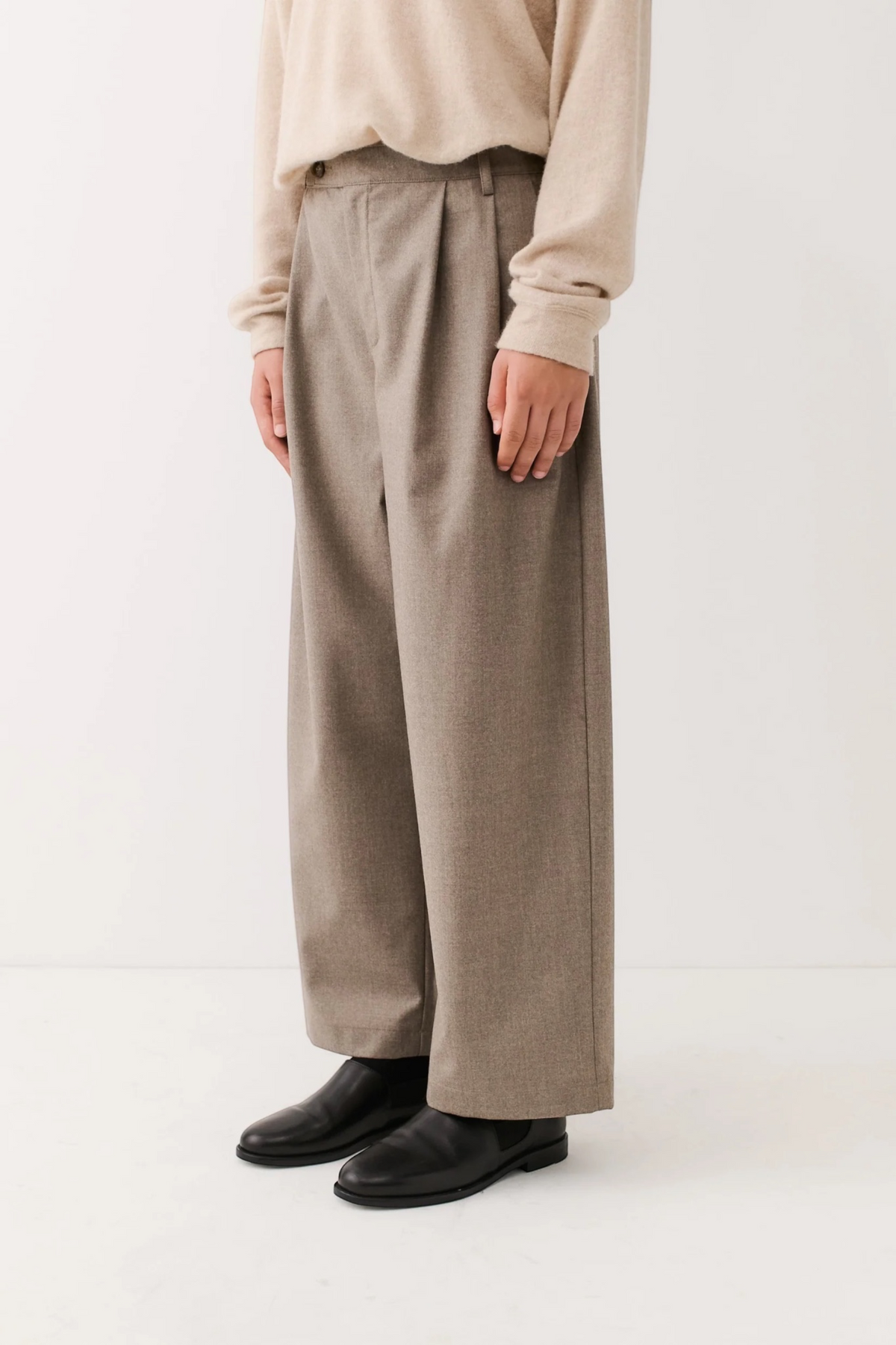 A KIND OF GUISE Yesa Trousers Field Beige | Edgar Bdx