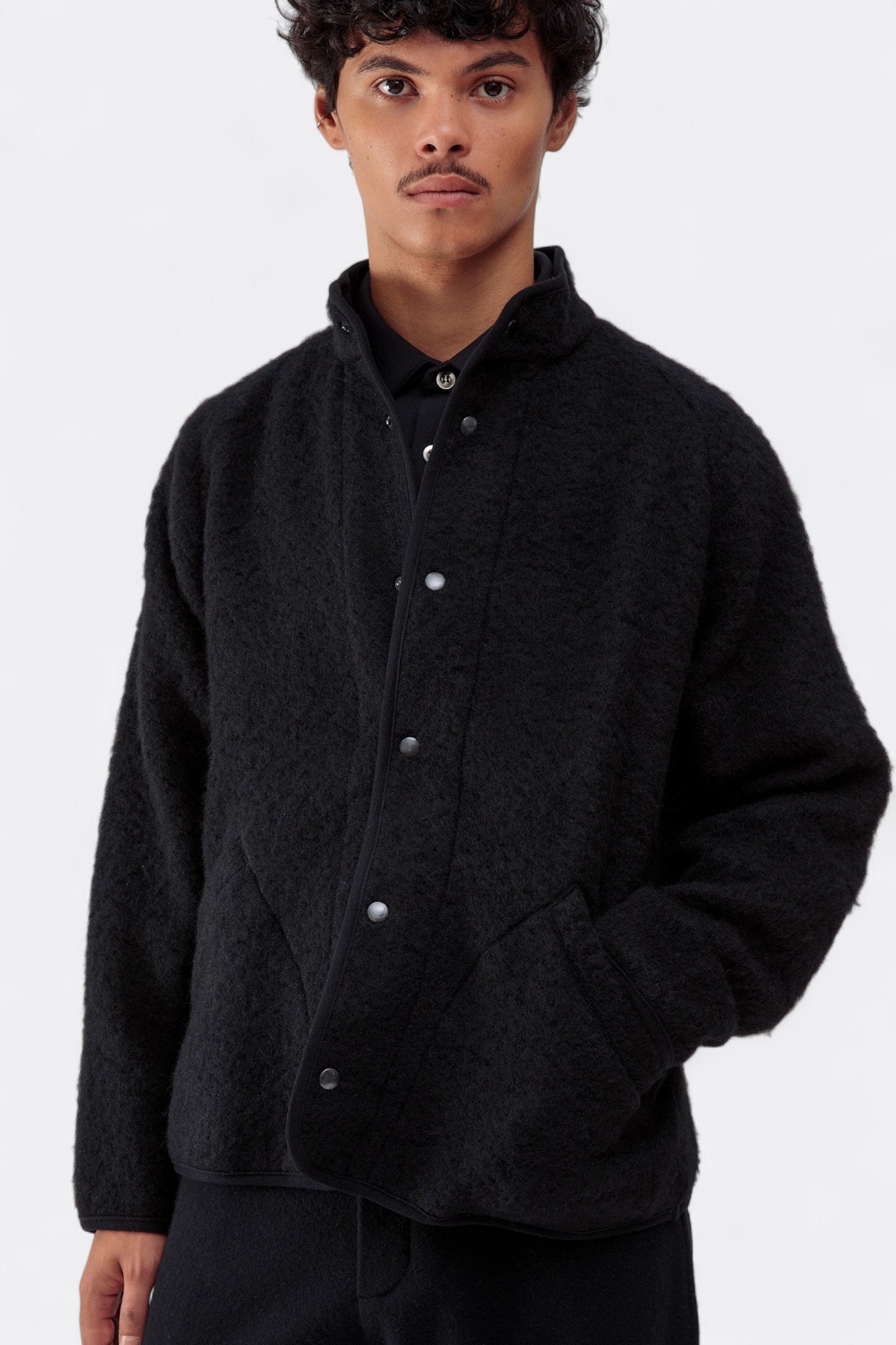 Arpenteur - Contour J (Black)