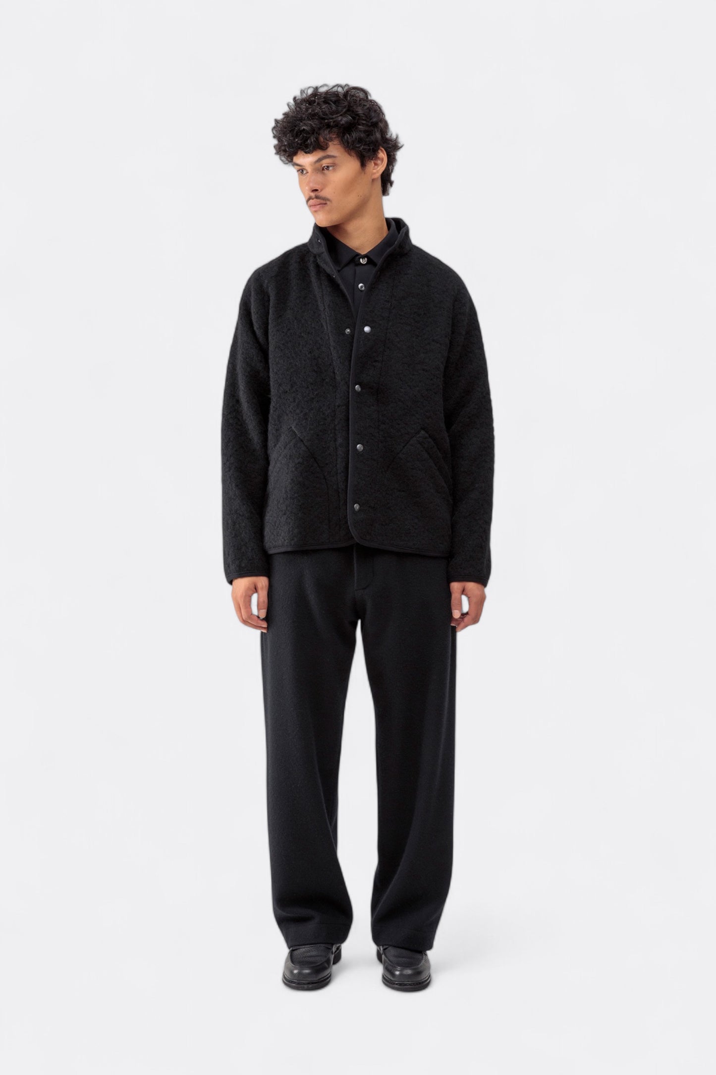 Arpenteur - Contour J (Black)