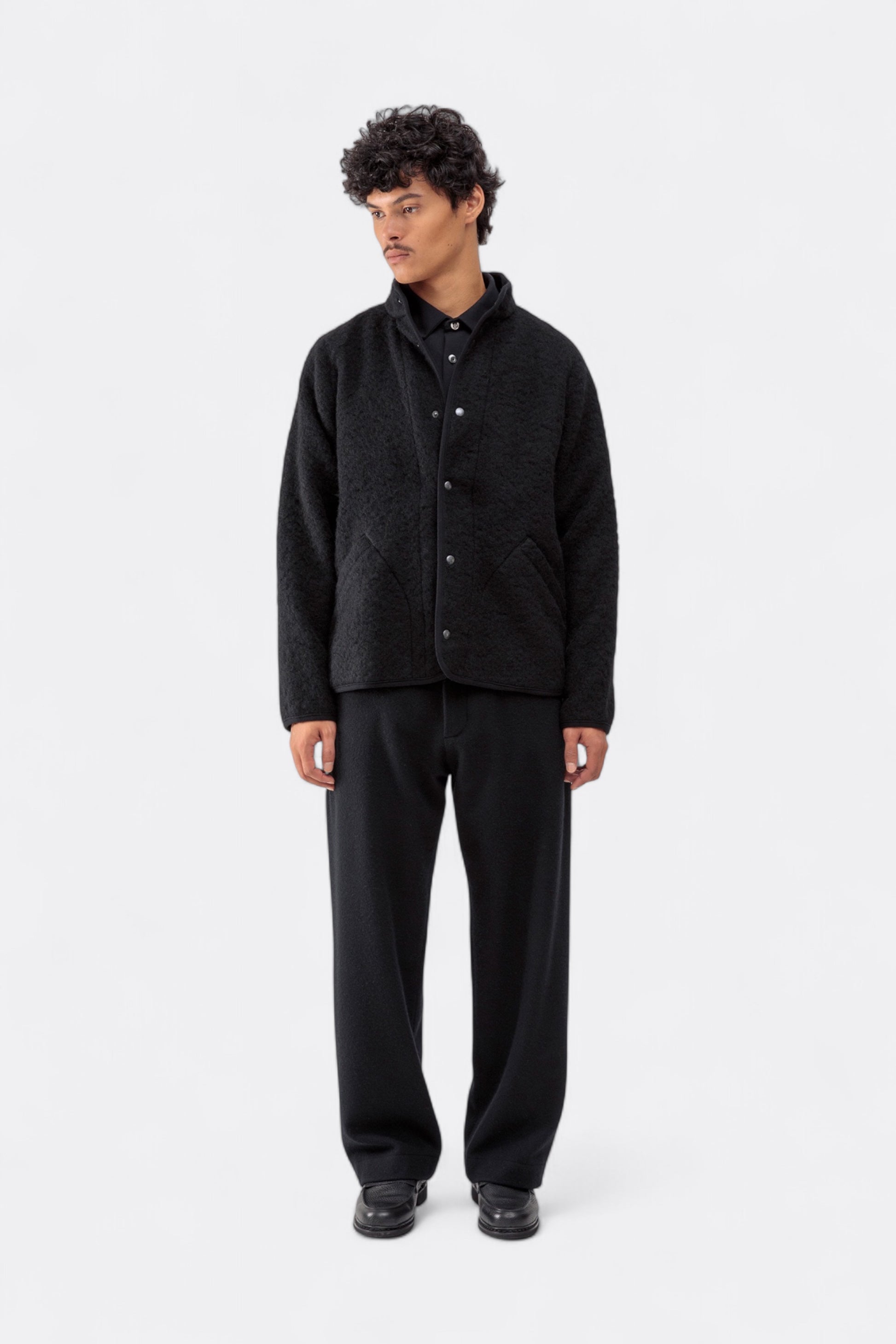 Arpenteur - Contour J (Black)