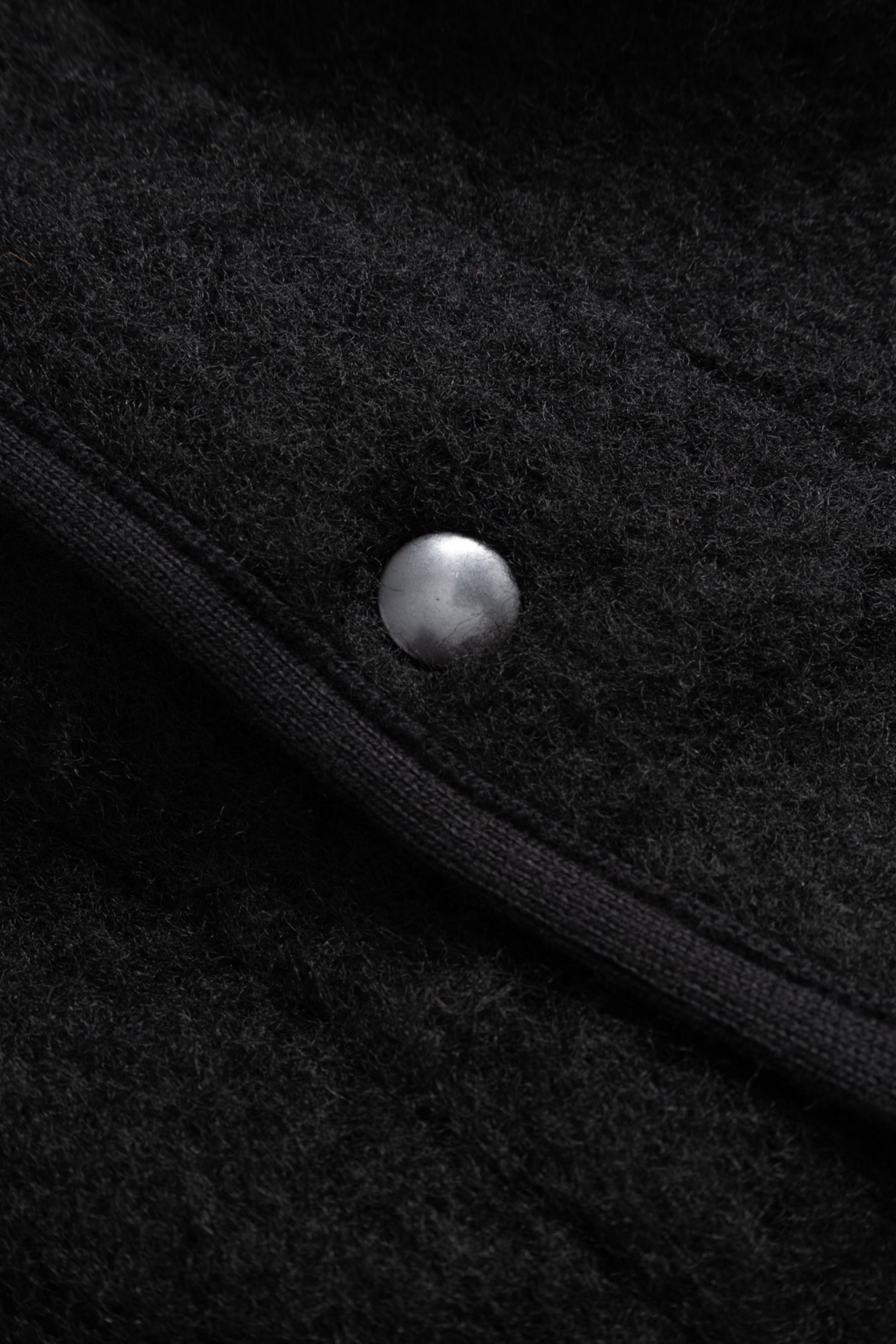 Arpenteur - Contour J (Black)