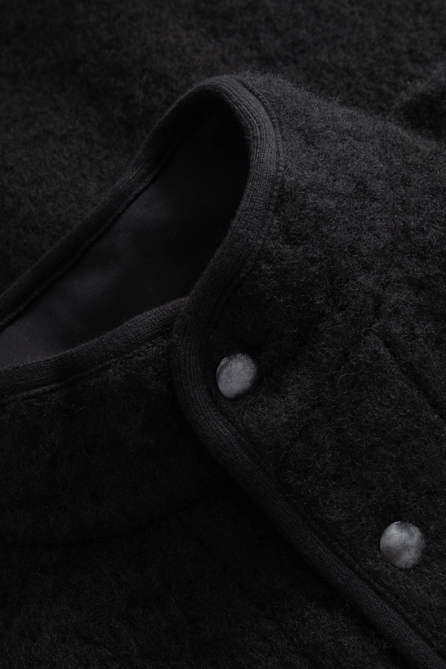 Arpenteur - Contour J (Black)