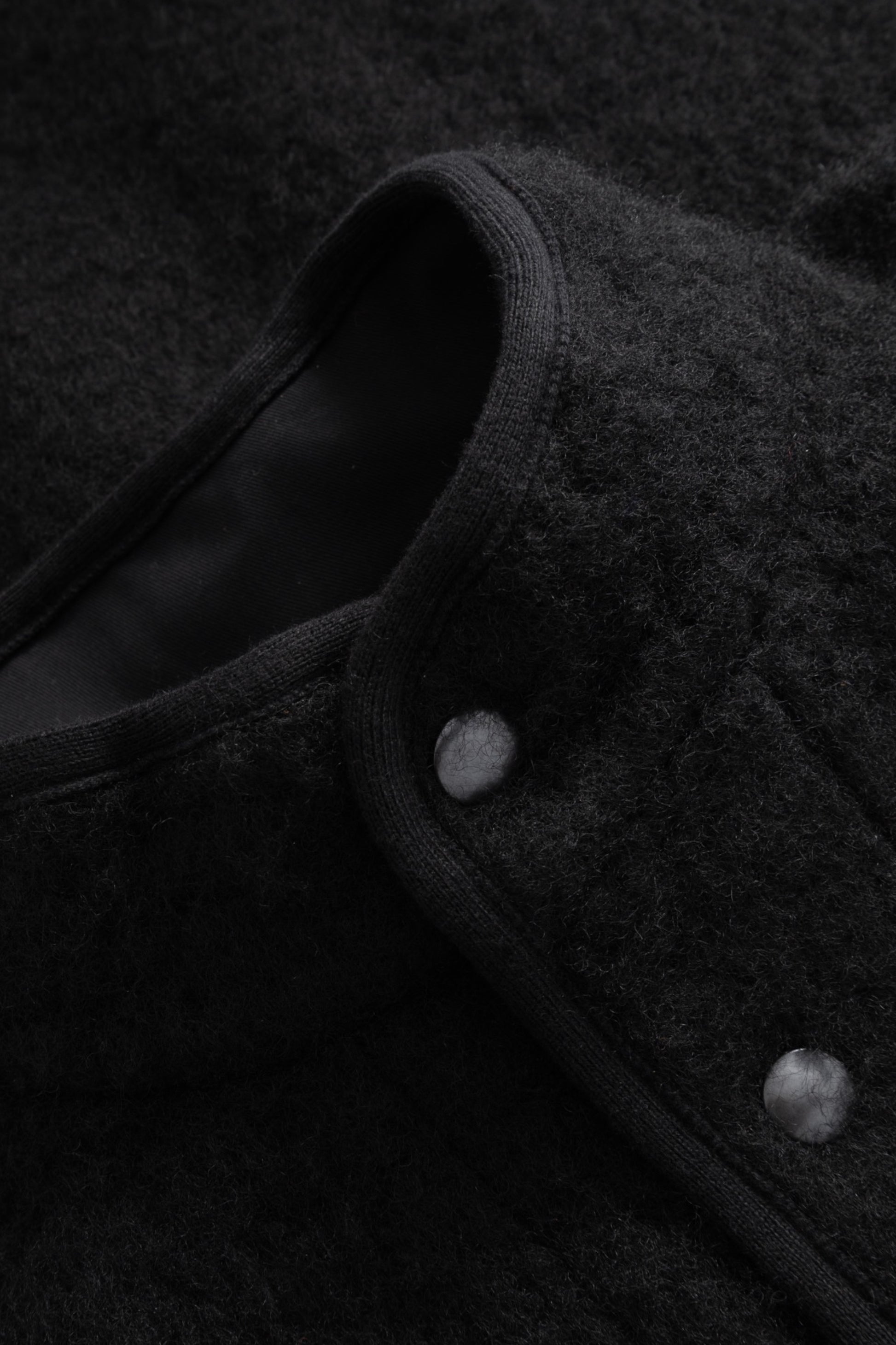 Arpenteur - Contour J (Black)