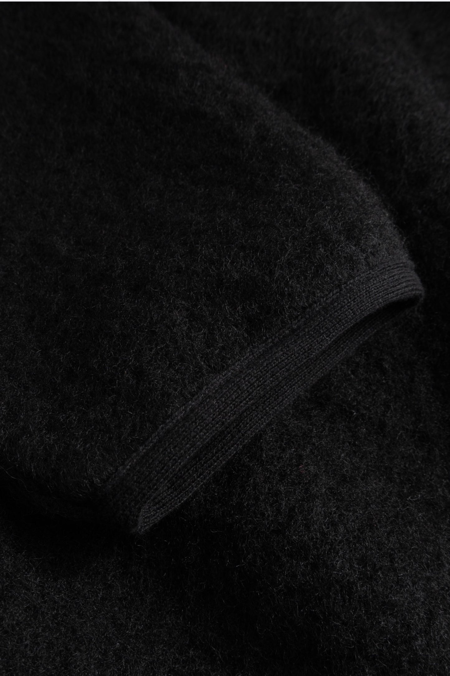 Arpenteur - Contour J (Black)