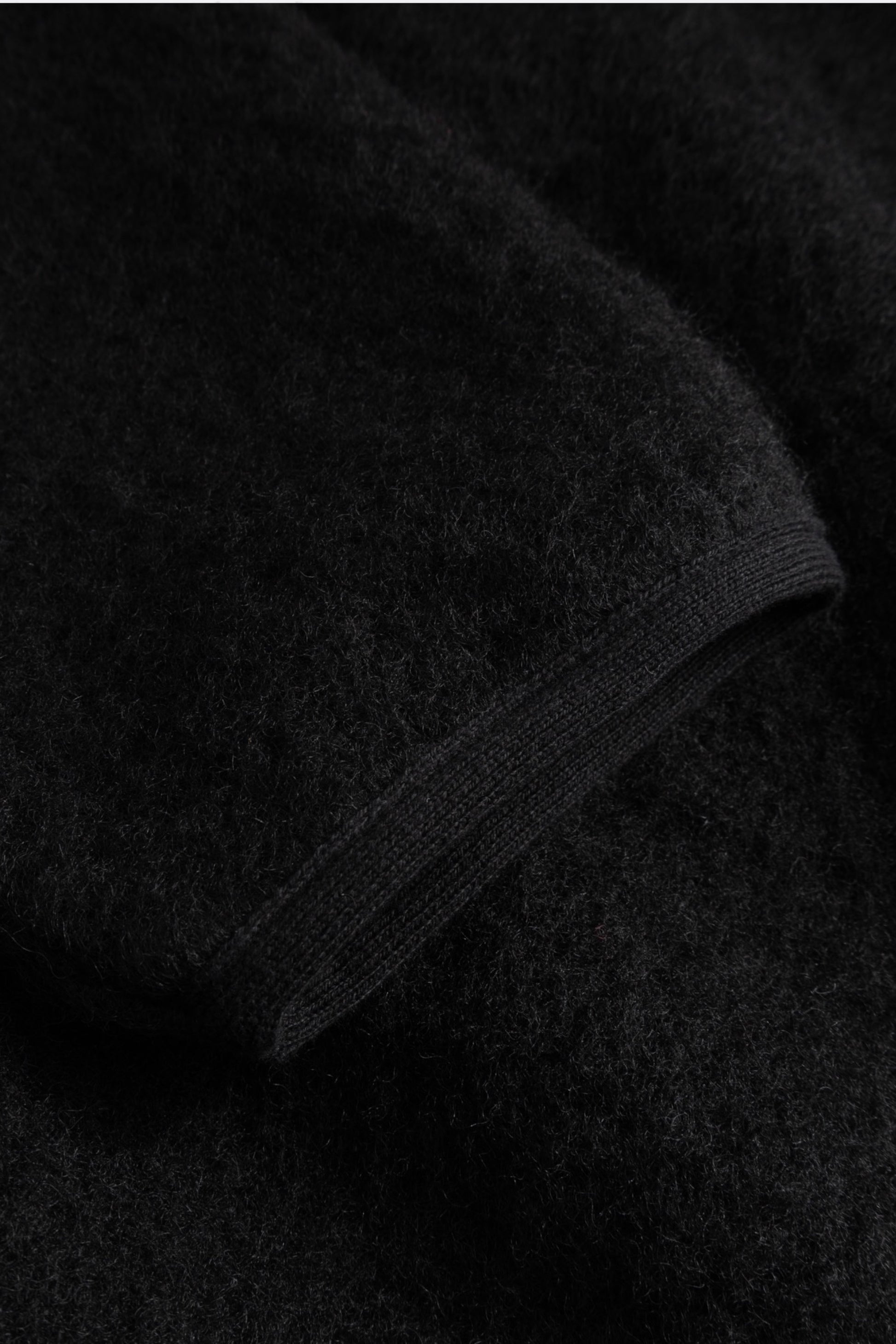 Arpenteur - Contour J (Black)