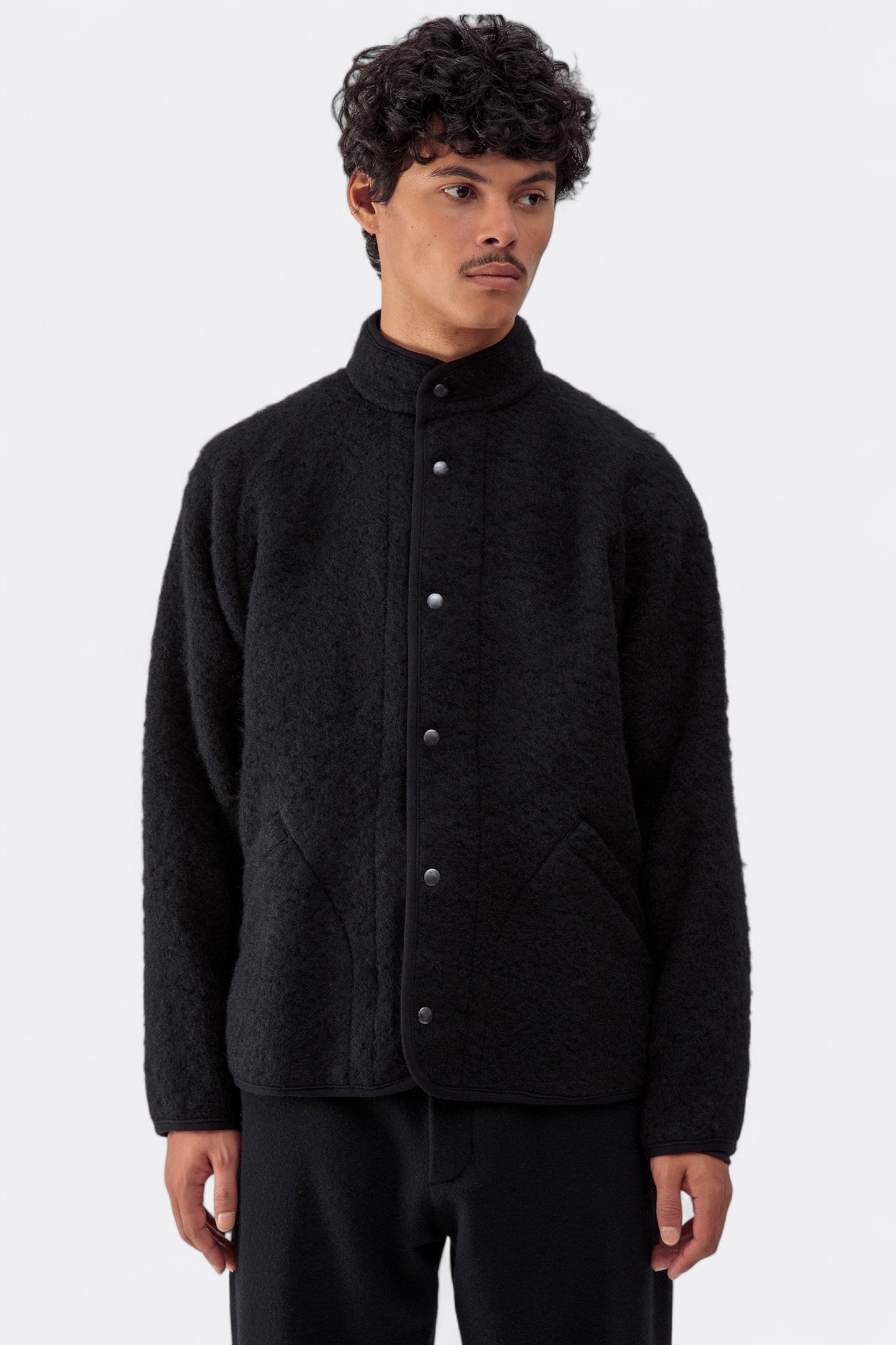 Arpenteur - Contour J (Black)