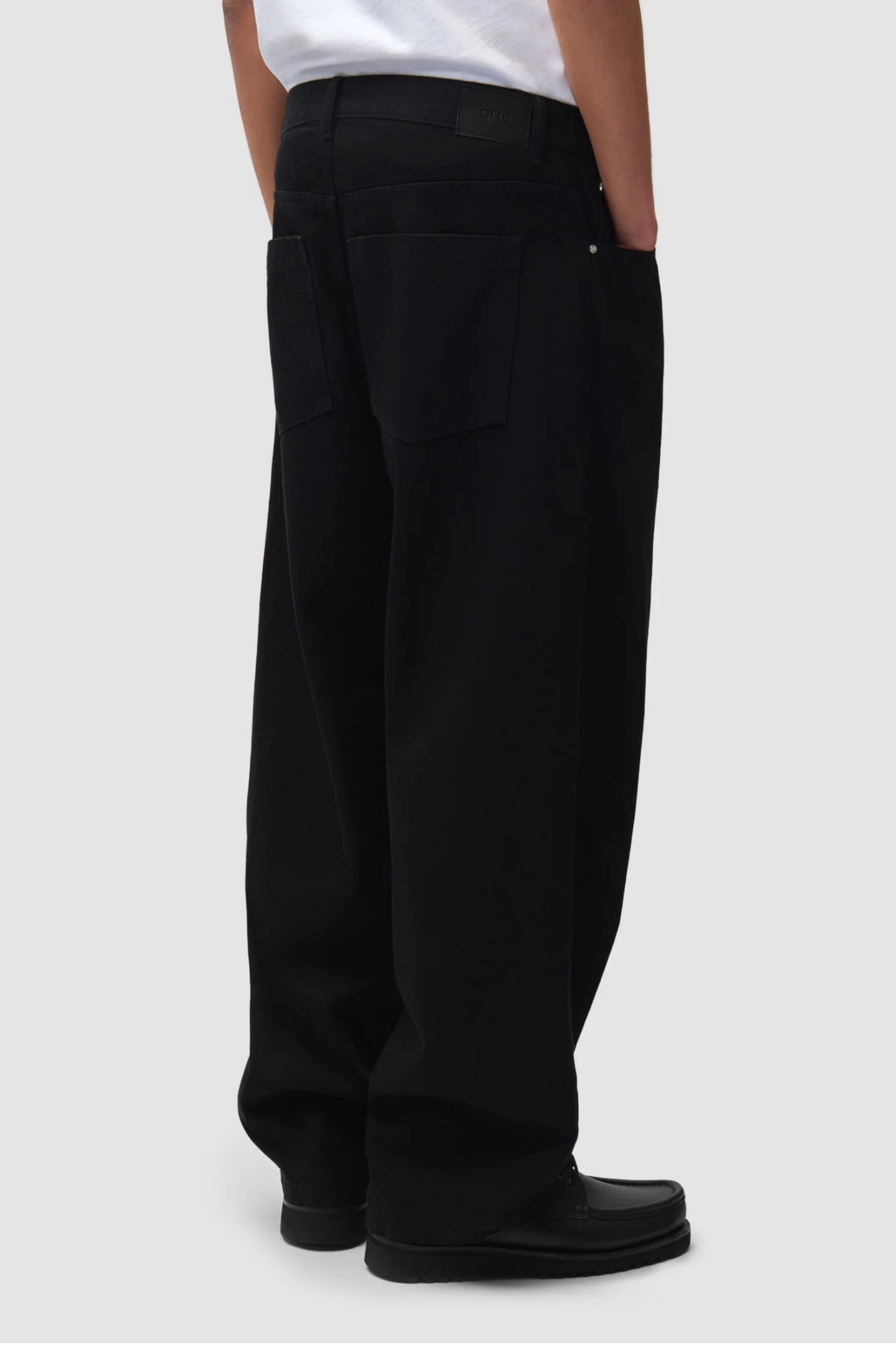 ARTE ANTWERP Ease Denim Pant Black Denim | Pantalon Coton Oversize | Edgar Bdx