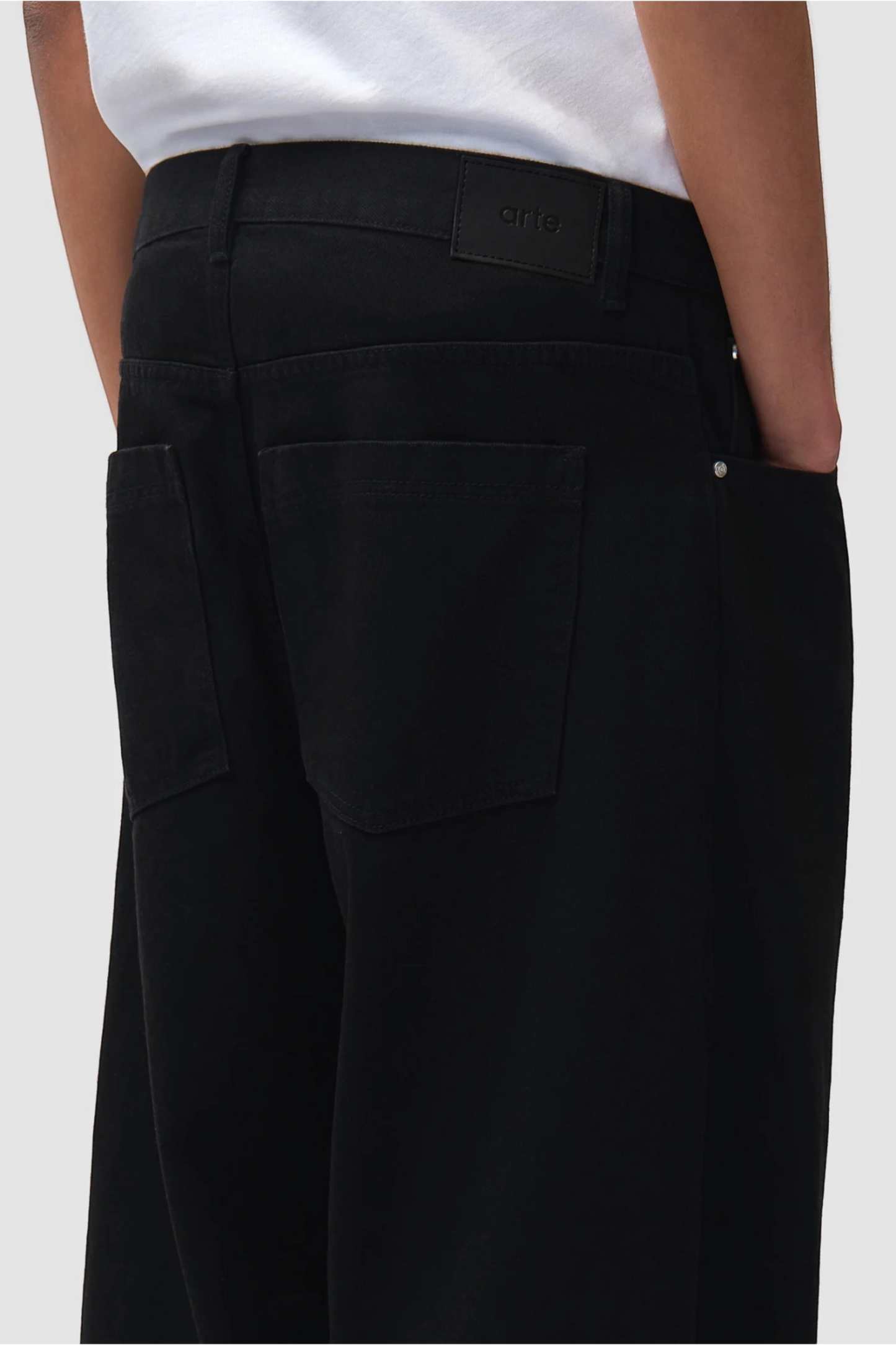 ARTE ANTWERP Ease Denim Pant Black Denim | Pantalon Coton Oversize | Edgar Bdx