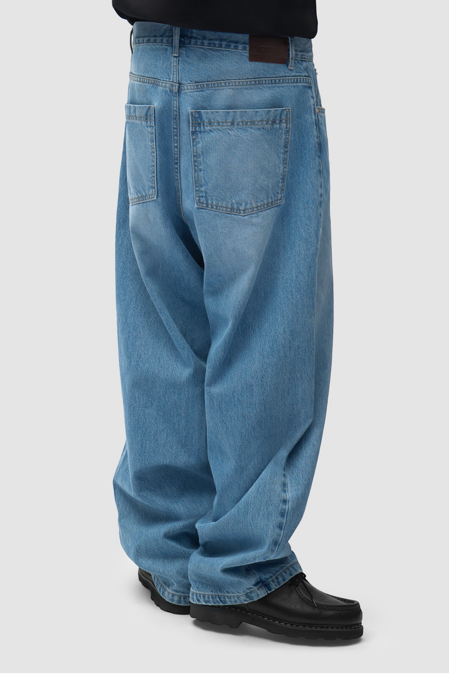 ARTE ANTWERP Ease Denim Pant Denim Bleach | Pantalon Coton Oversize | Edgar Bdx