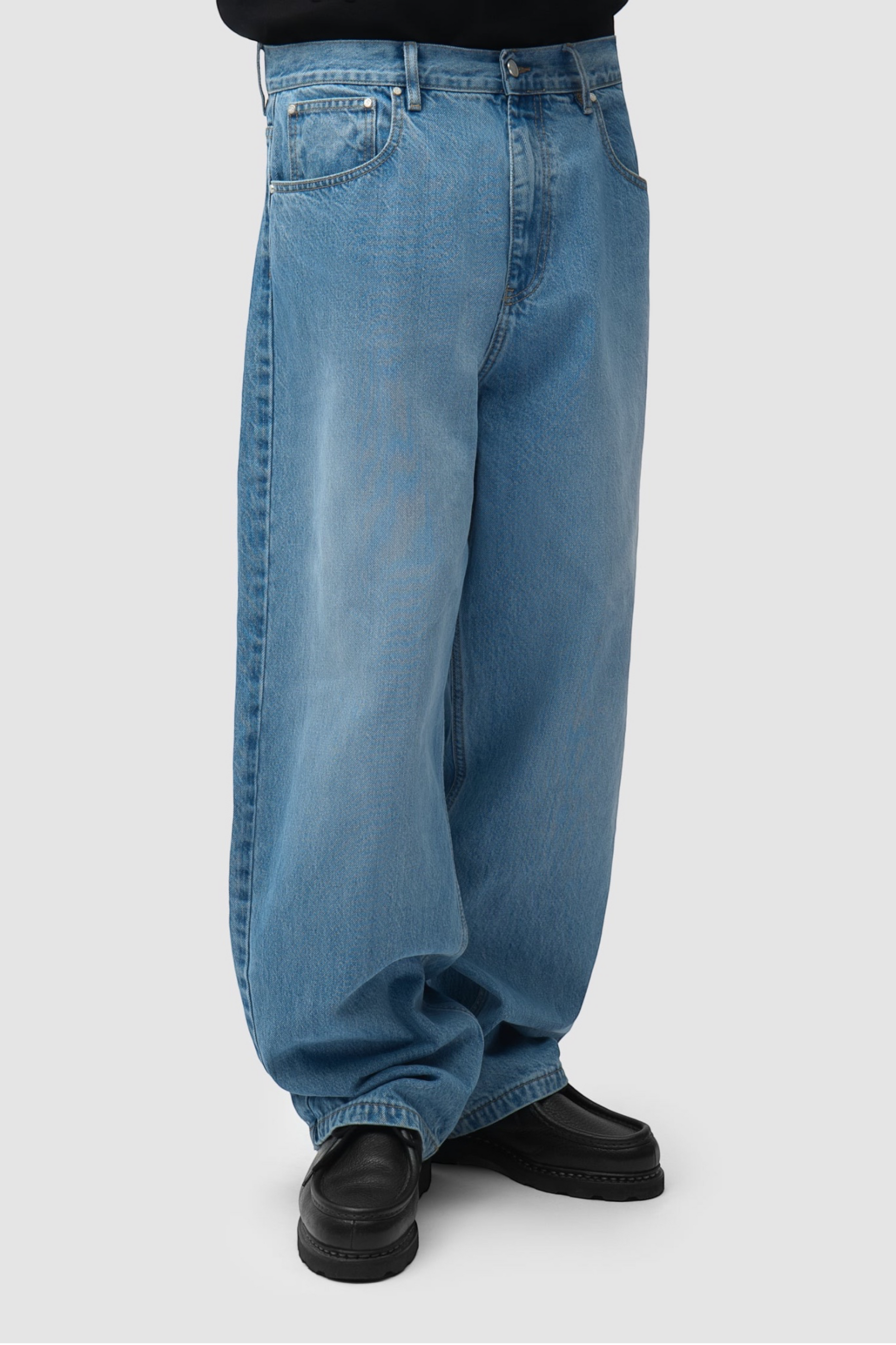 ARTE ANTWERP Ease Denim Pant Denim Bleach | Pantalon Coton Oversize | Edgar Bdx
