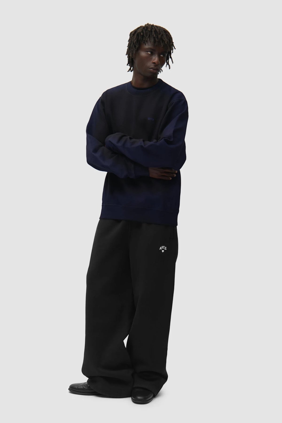 ARTE ANTWERP Sunfade Crewneck Navy Black | Edgar Bdx