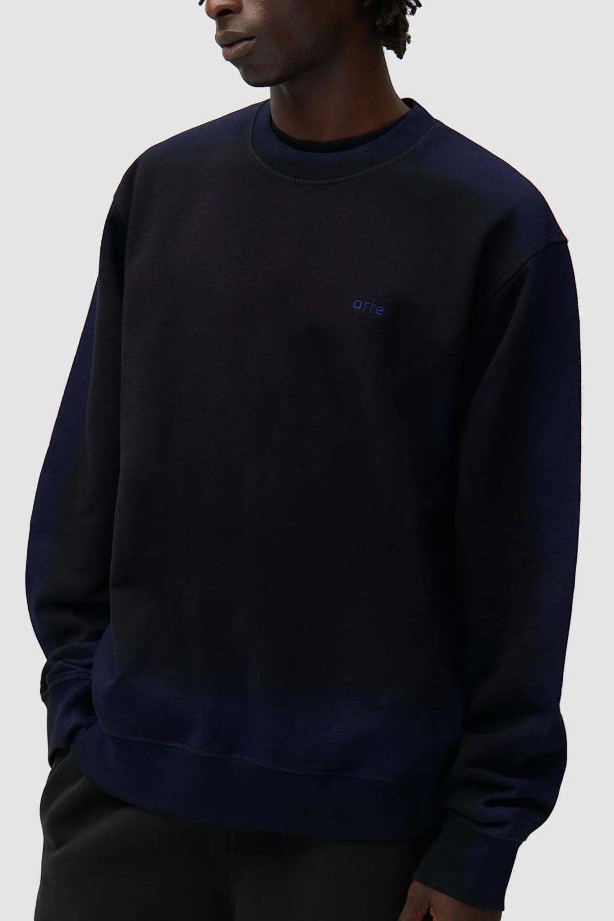 ARTE ANTWERP Sunfade Crewneck Navy Black | Edgar Bdx