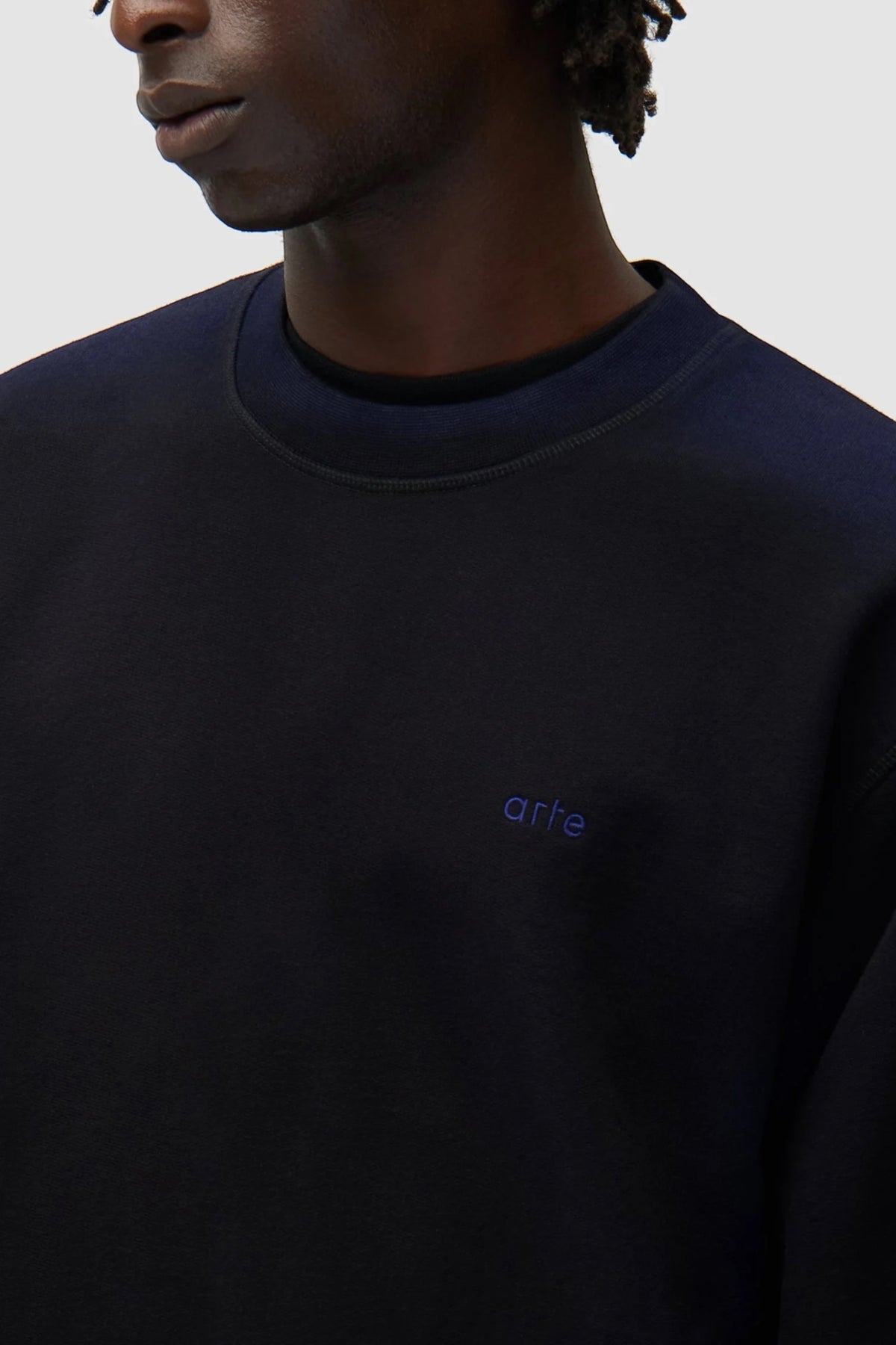 ARTE ANTWERP Sunfade Crewneck Navy Black | Edgar Bdx