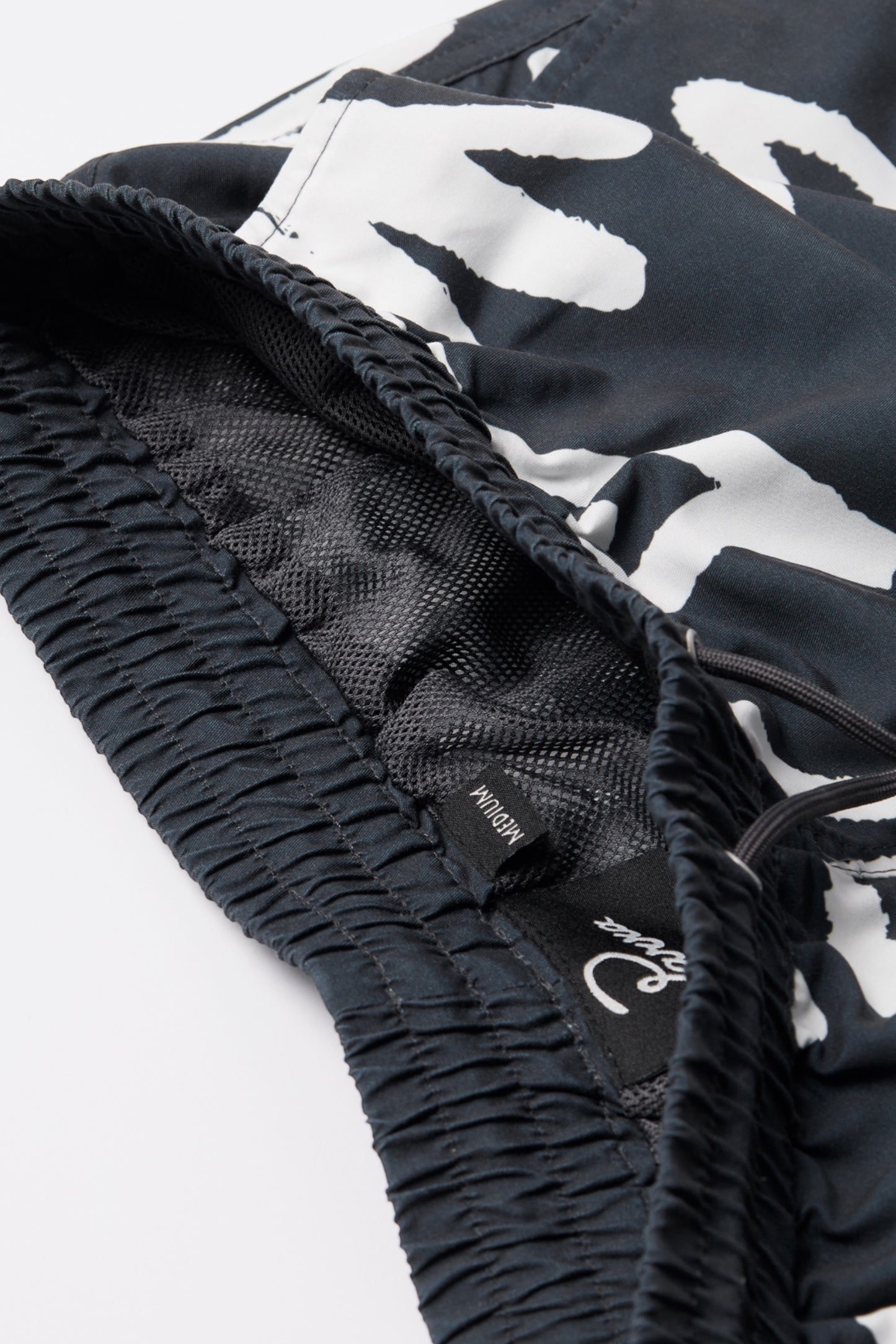 By Parra Birds Fly Free Swim Short Black | Short de Bain Imprimé | Edgar Bdx