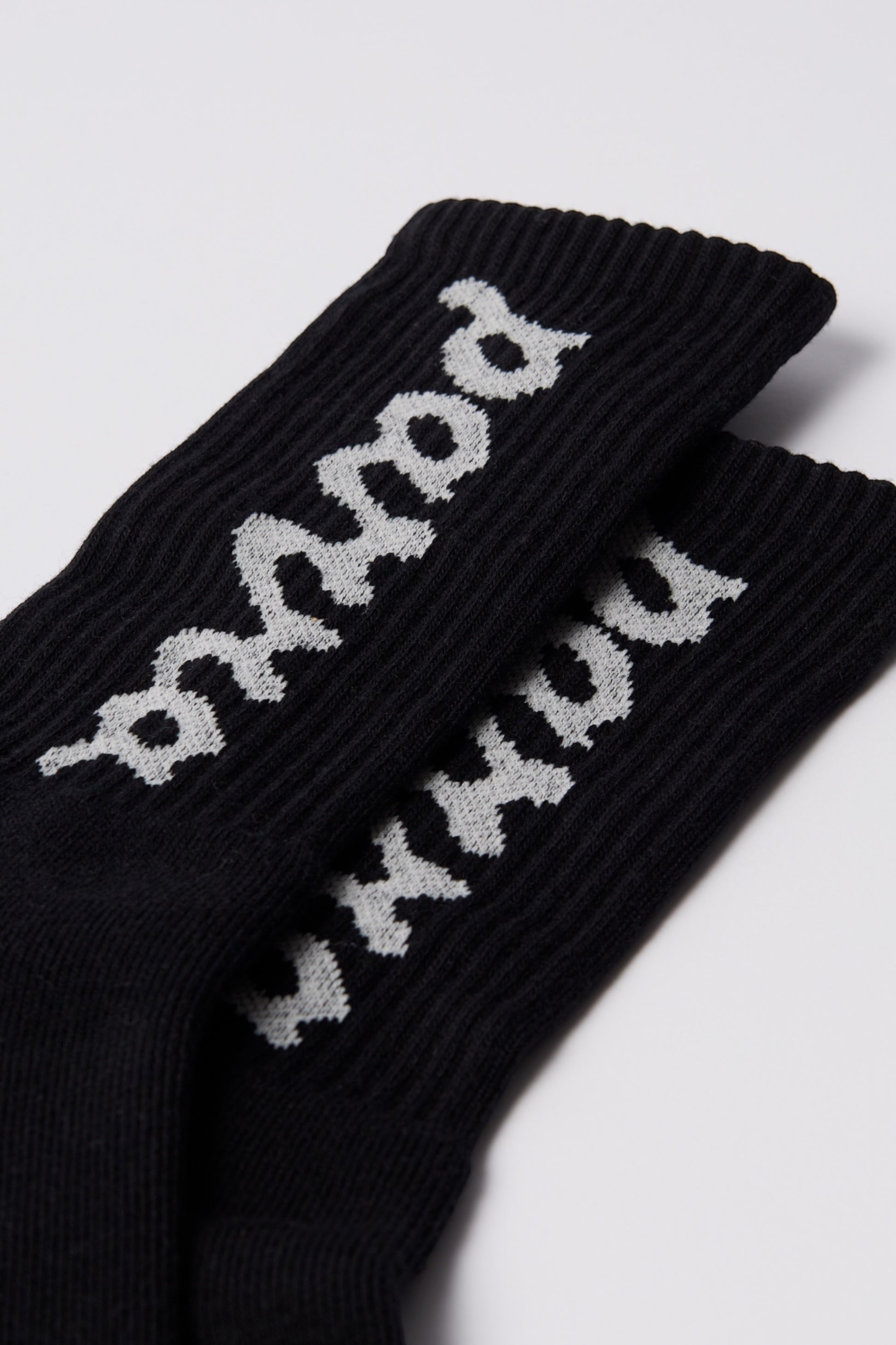 BY PARRA Lowercase Scriptlogo Crew Socks Black | Made in Japan | Edgar Bdx
