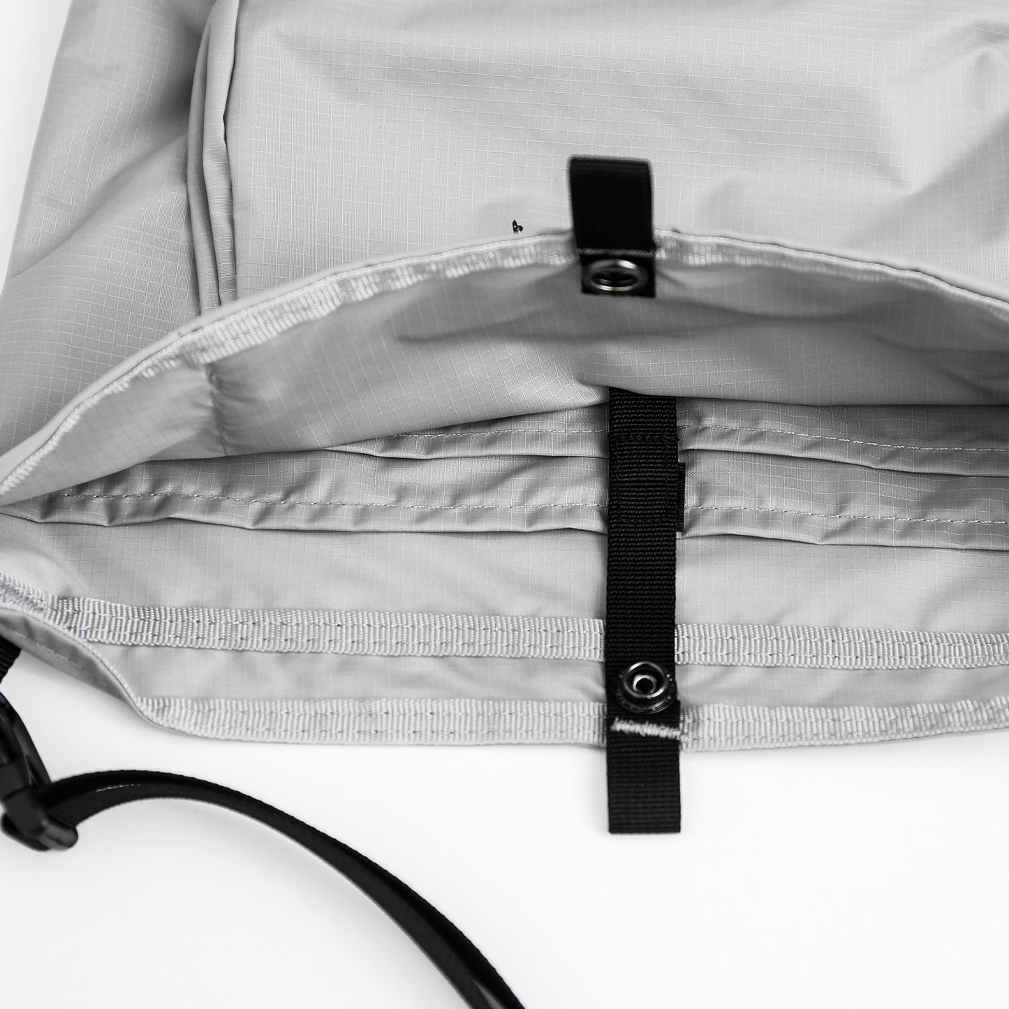 Cayl - Light Shoulder Bag (Grey)