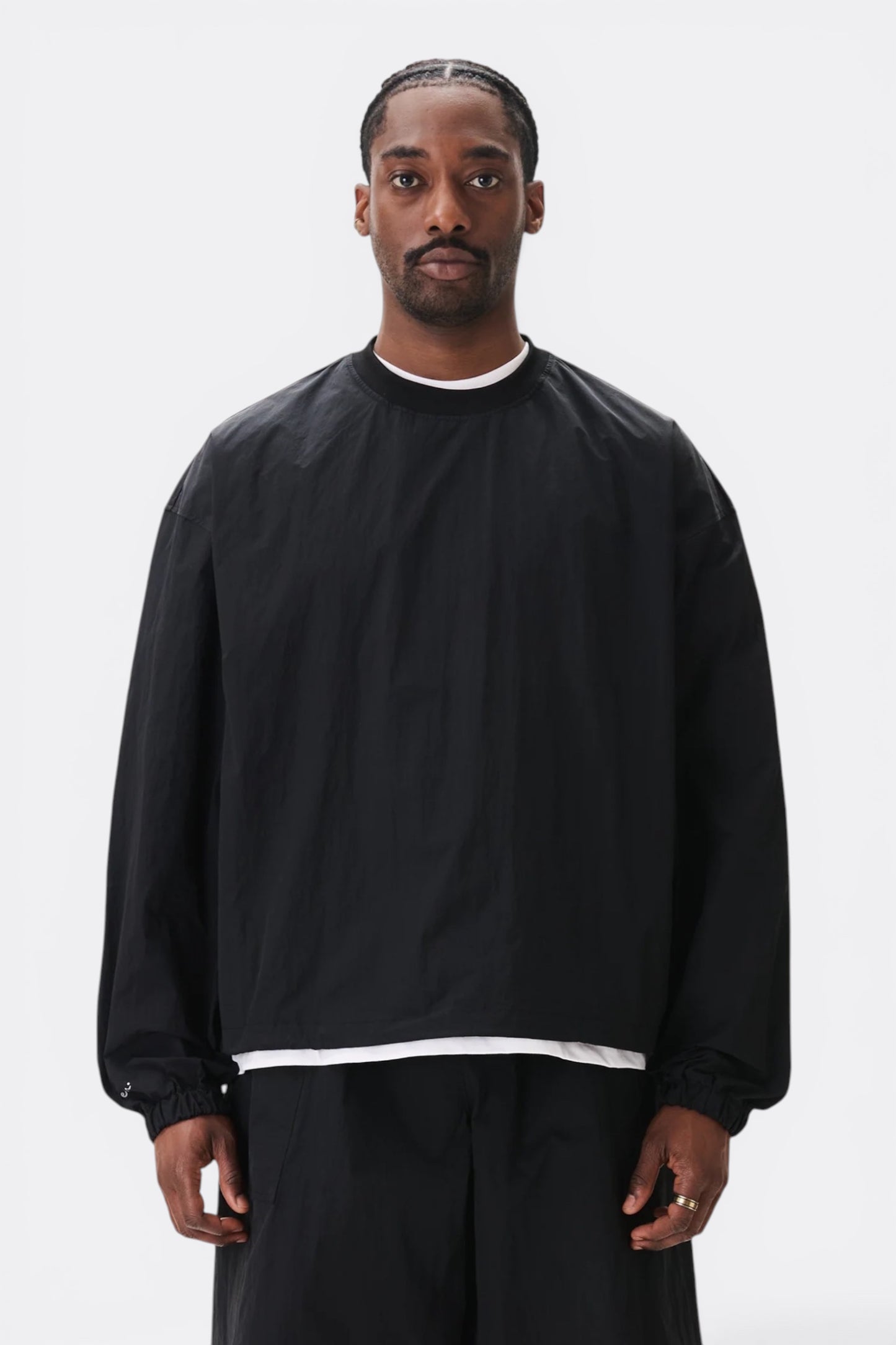Estudio Niksen Back-Vent Nylon Crewneck Black | Pull Nylon Fente Dos YKK | Edgar Bdx