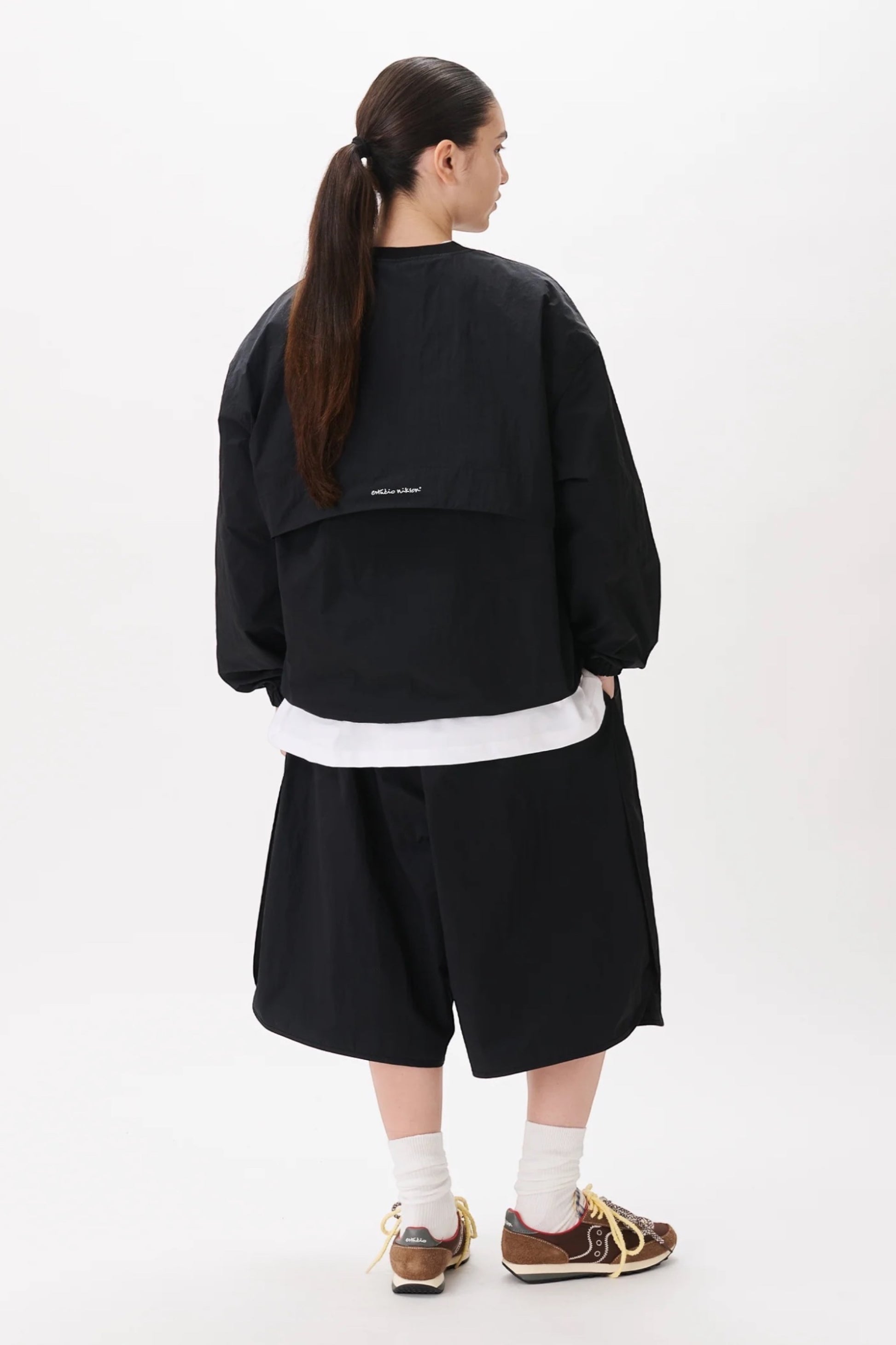 Estudio Niksen Back-Vent Nylon Crewneck Black | Pull Nylon Fente Dos YKK | Edgar Bdx