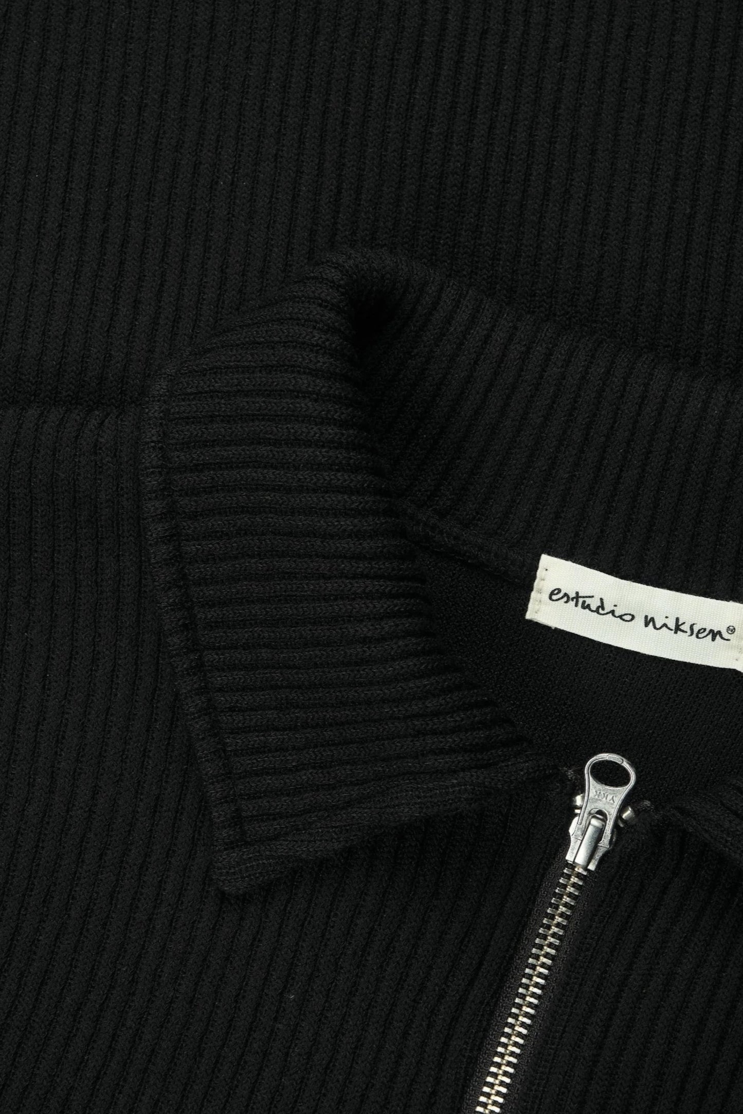 Estudio Niksen - Double-zip Pocket Sweater (Black)