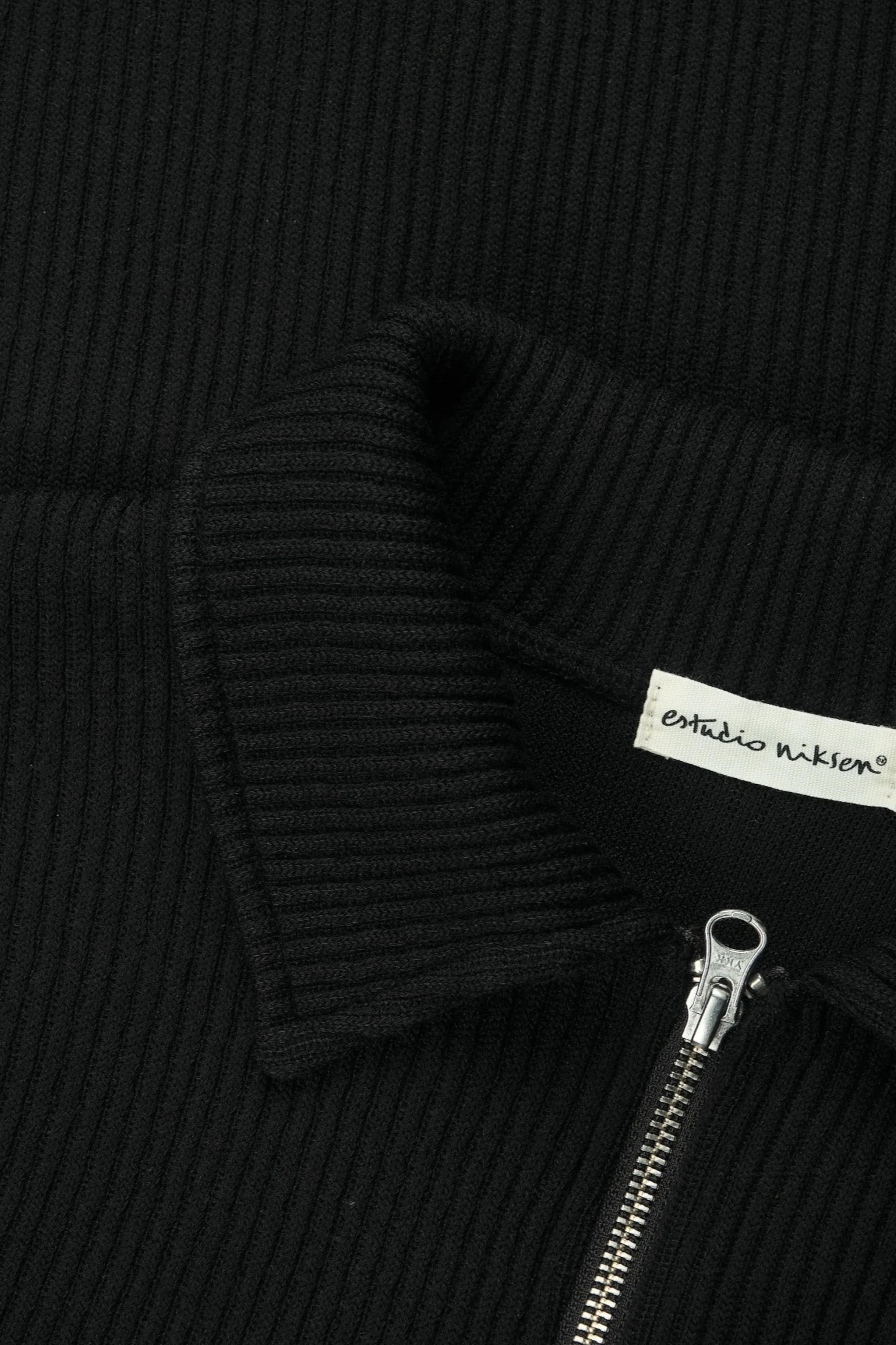 Estudio Niksen - Double-zip Pocket Sweater (Black)