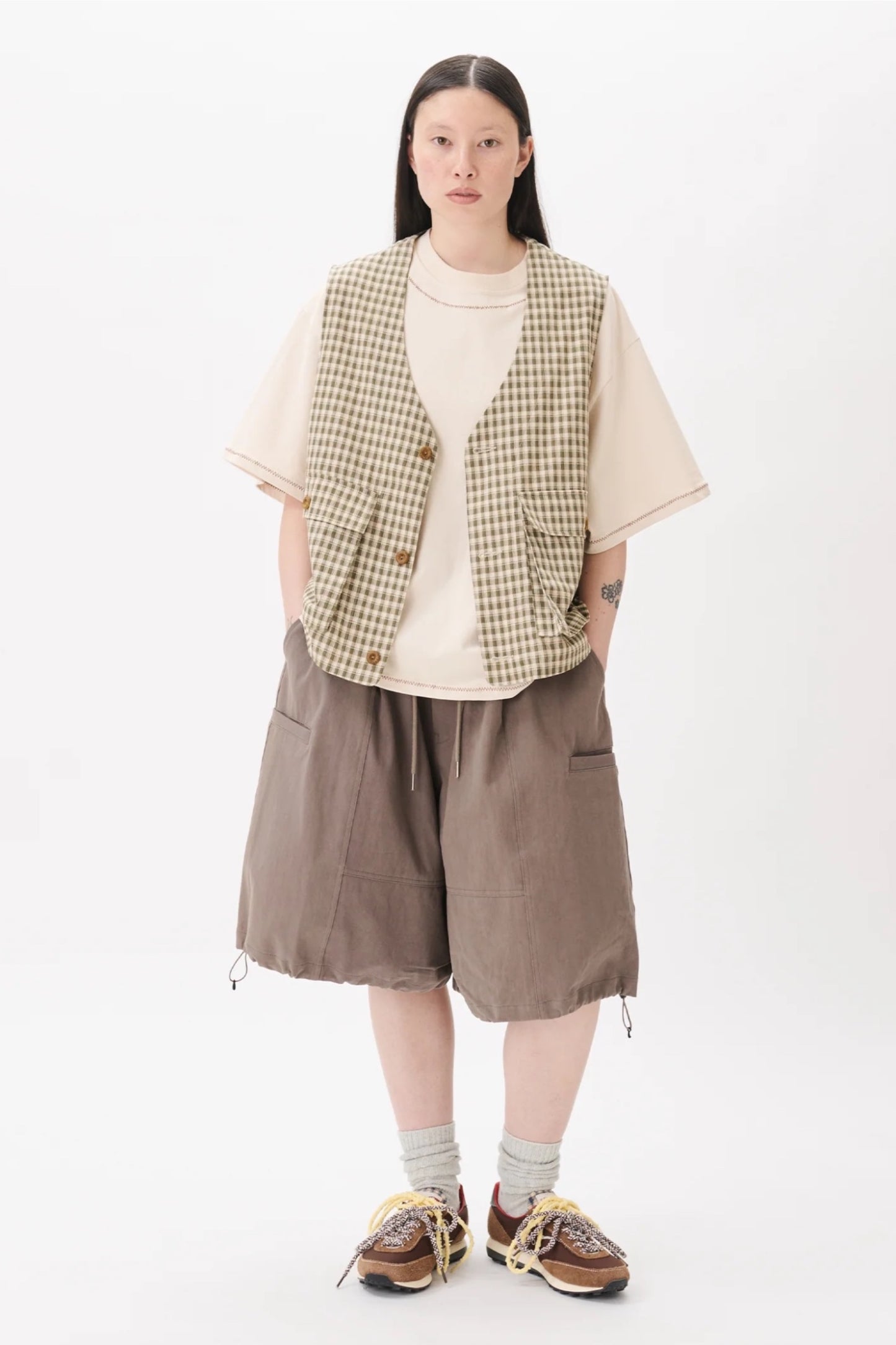 Estudio Niksen Hand-Embroidered Cropped Tee Beige | T-Shirt Brodé Main Corée | Edgar Bdx