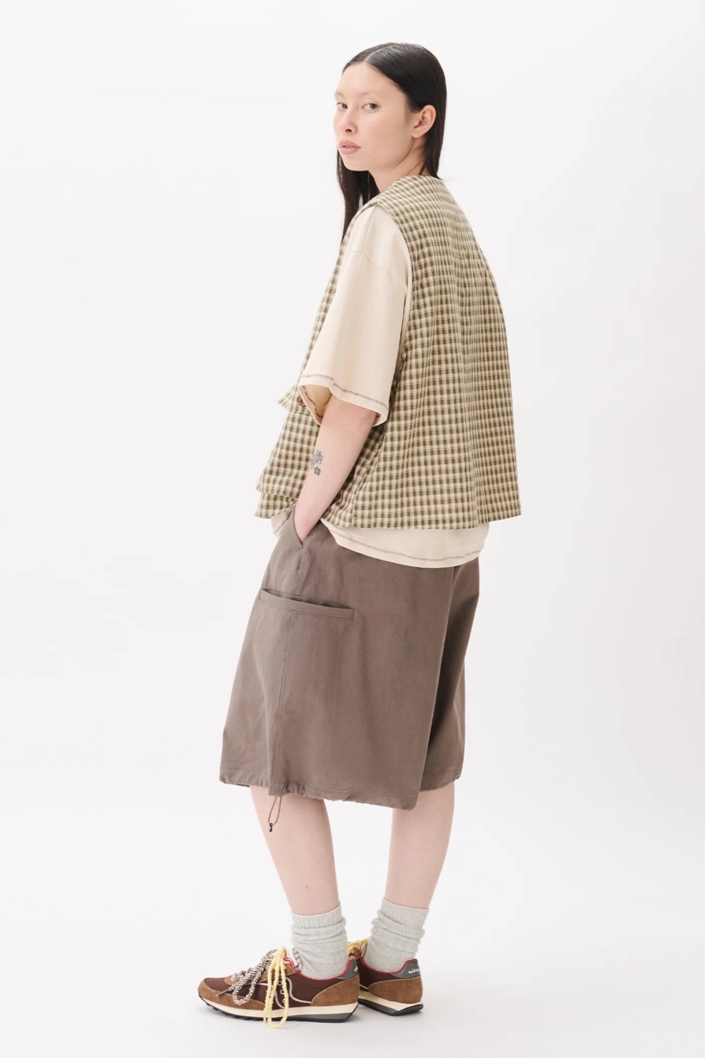 Estudio Niksen Hand-Embroidered Cropped Tee Beige | T-Shirt Brodé Main Corée | Edgar Bdx