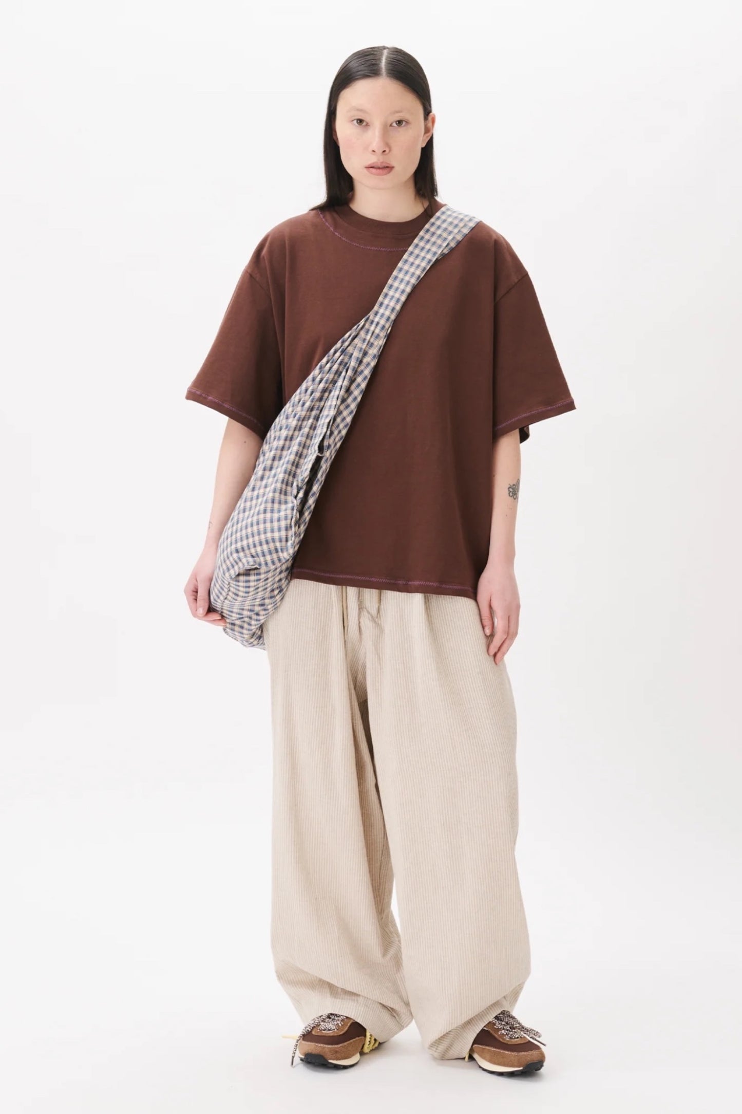 Estudio Niksen Hand-Embroidered Cropped Tee Brown | T-Shirt Brodé Main Corée | Edgar Bdx