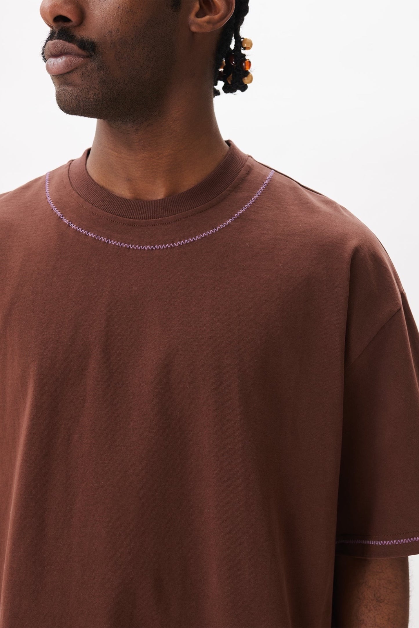 Estudio Niksen Hand-Embroidered Cropped Tee Brown | T-Shirt Brodé Main Corée | Edgar Bdx