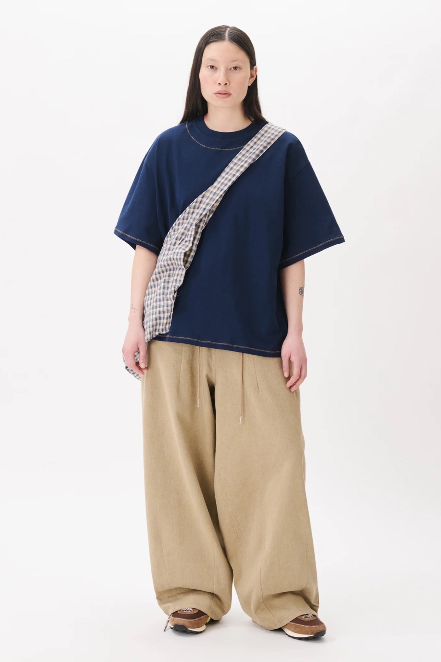 Estudio Niksen Hand-Embroidered Cropped Tee Navy | T-Shirt Brodé Main Corée | Edgar Bdx