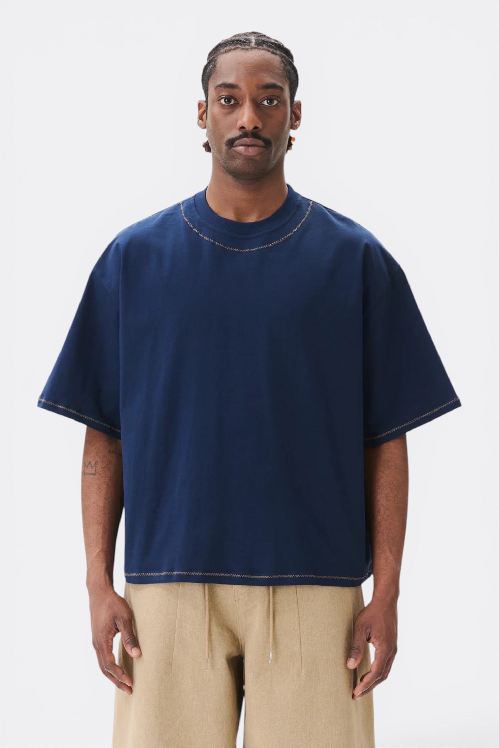 Estudio Niksen Hand-Embroidered Cropped Tee Navy | T-Shirt Brodé Main Corée | Edgar Bdx